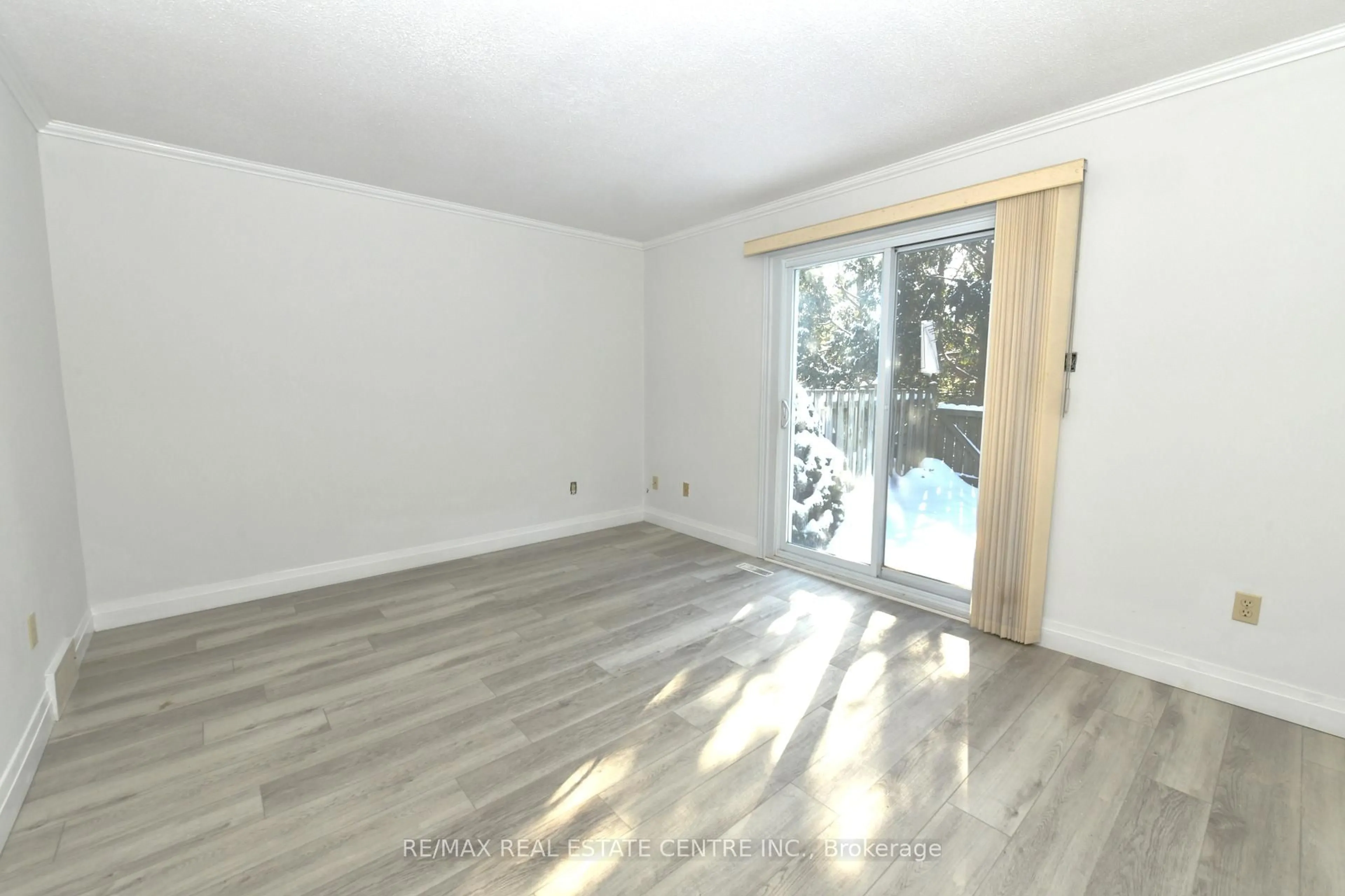 A pic of a room for 1247 Huron St #111, London East Ontario N5Y 4X7