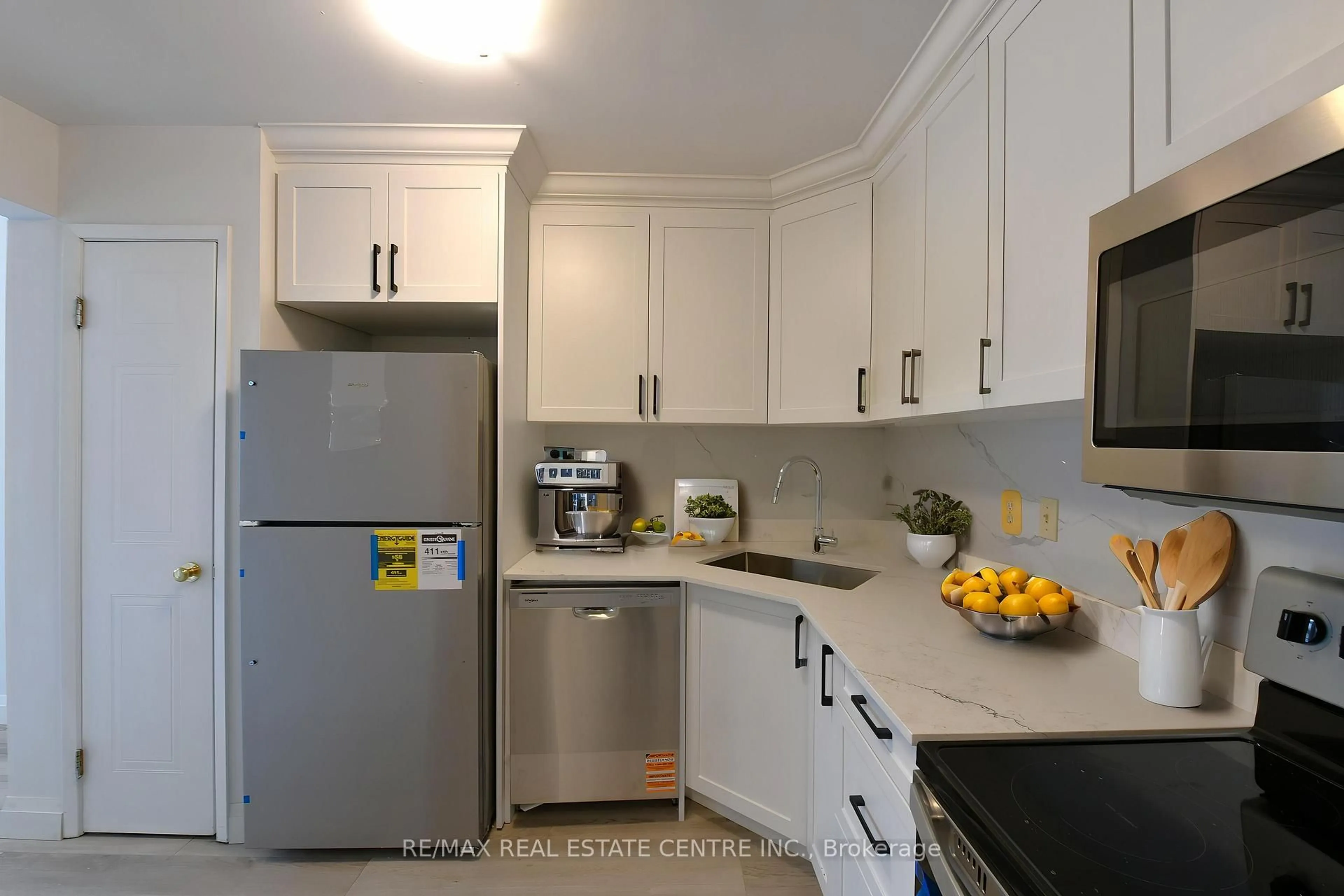 Standard kitchen, unknown for 1247 Huron St #111, London East Ontario N5Y 4X7