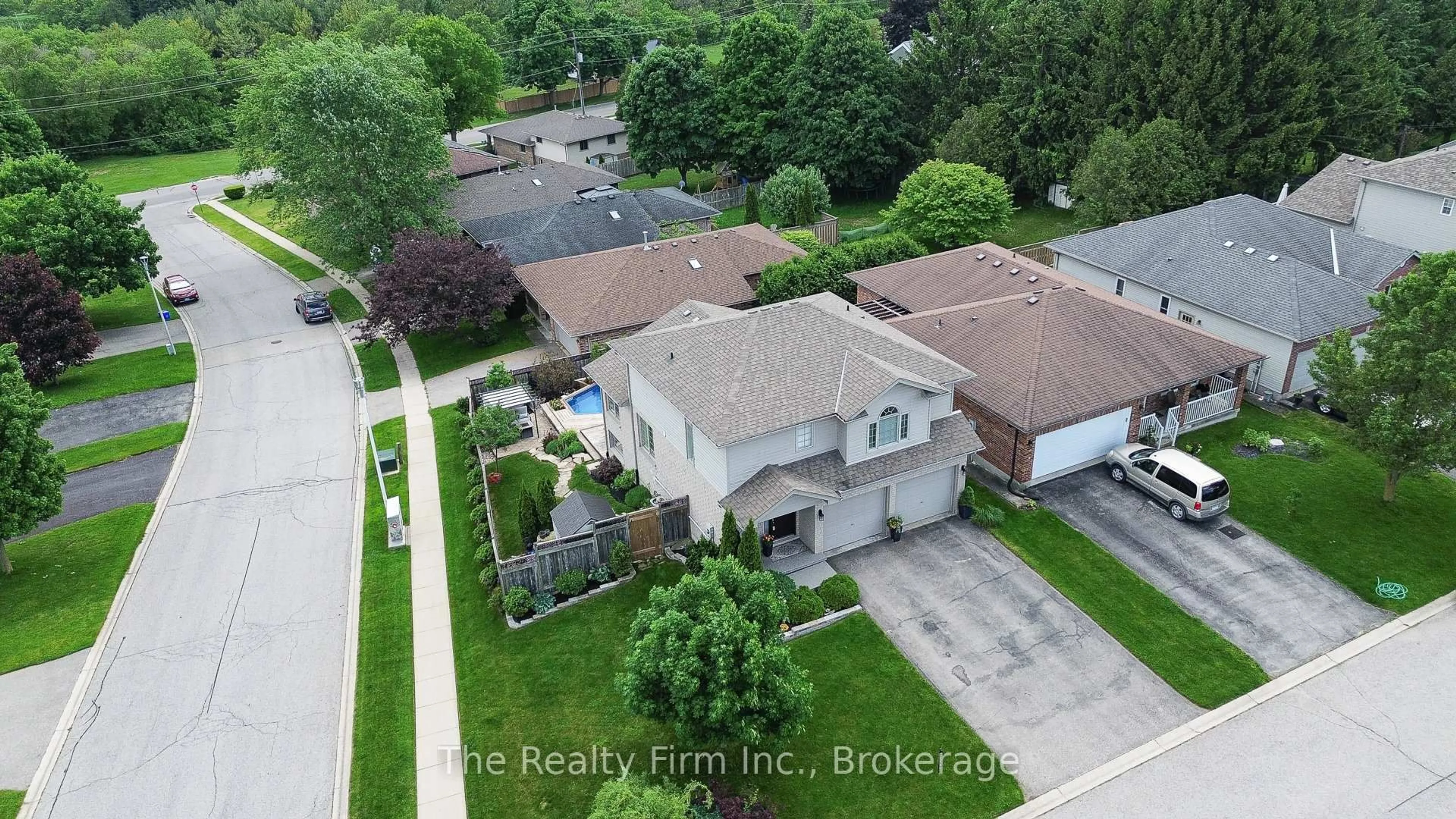 A pic from outside/outdoor area/front of a property/back of a property/a pic from drone, street for 1 Riverview Rd, Ingersoll Ontario N5C 4B5