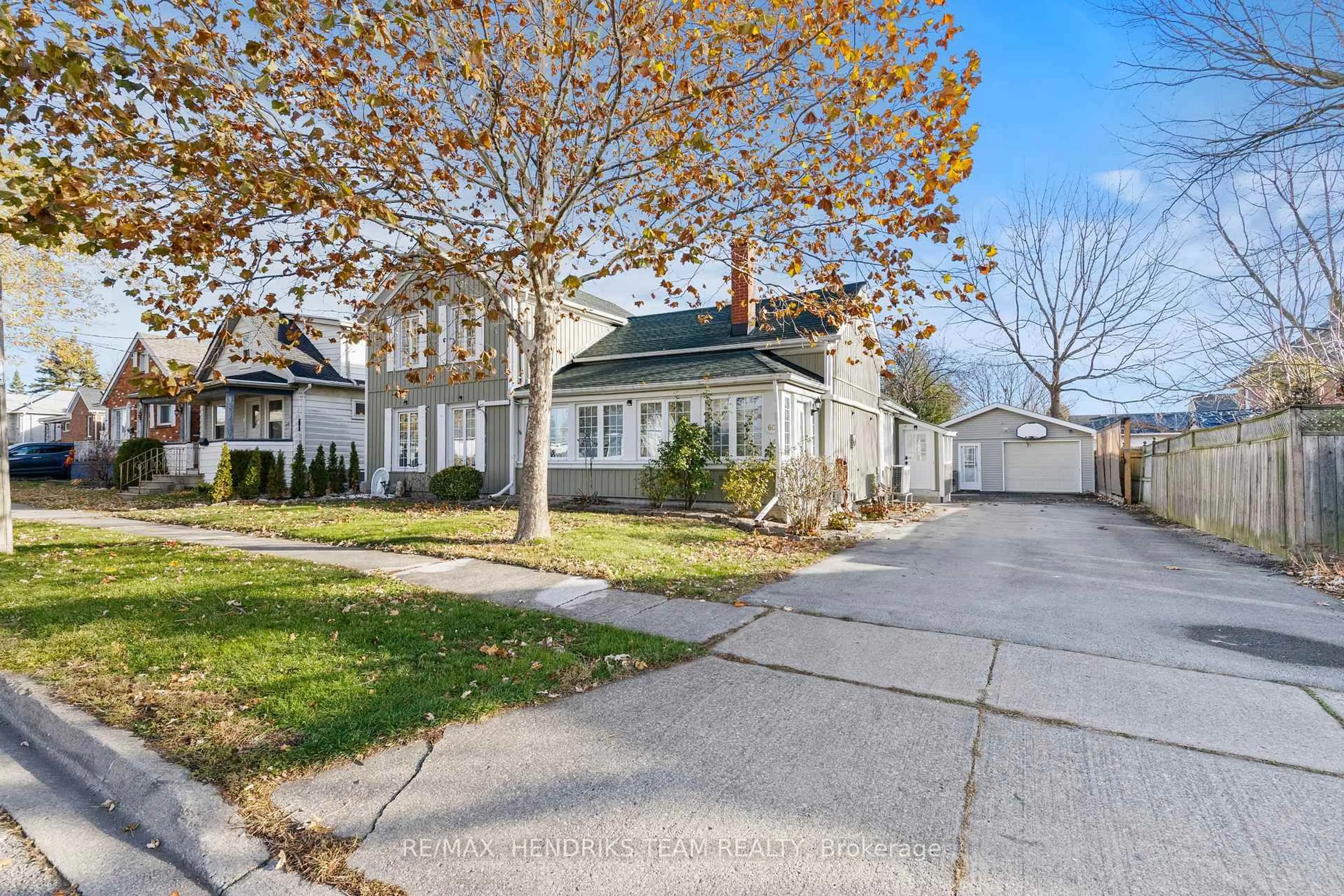 A pic from outside/outdoor area/front of a property/back of a property/a pic from drone, street for 60 West St, Thorold Ontario L2V 2S5