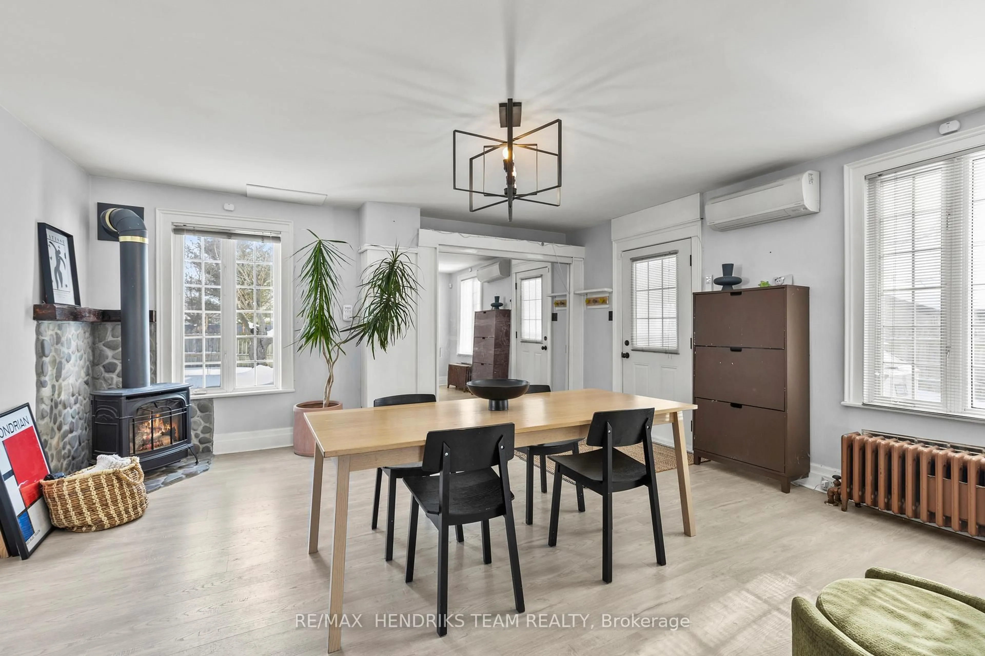 Dining room, unknown for 60 West St, Thorold Ontario L2V 2S5