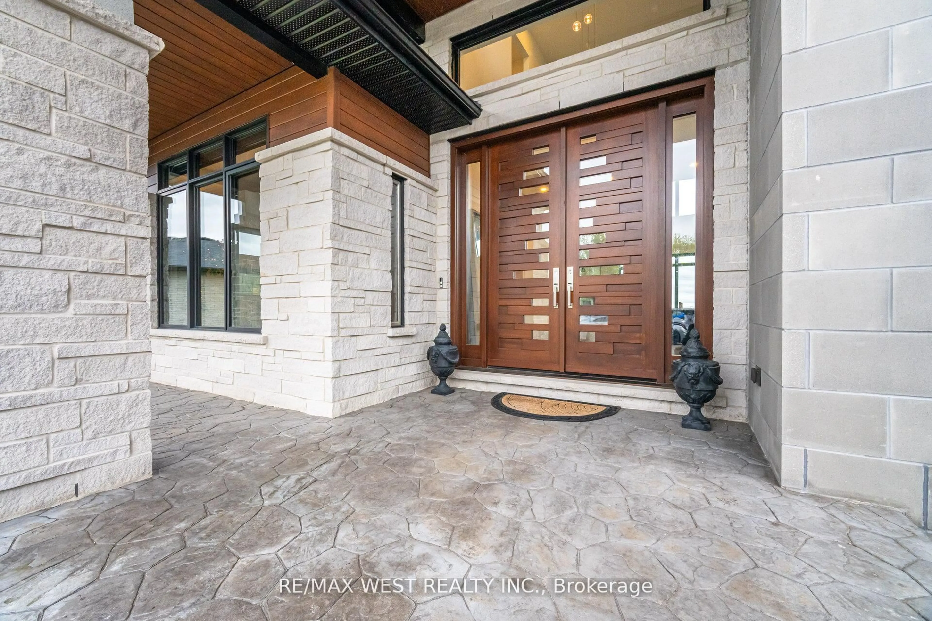 Indoor entryway for 83 Navigation Dr, Prince Edward County Ontario K8N 0G1