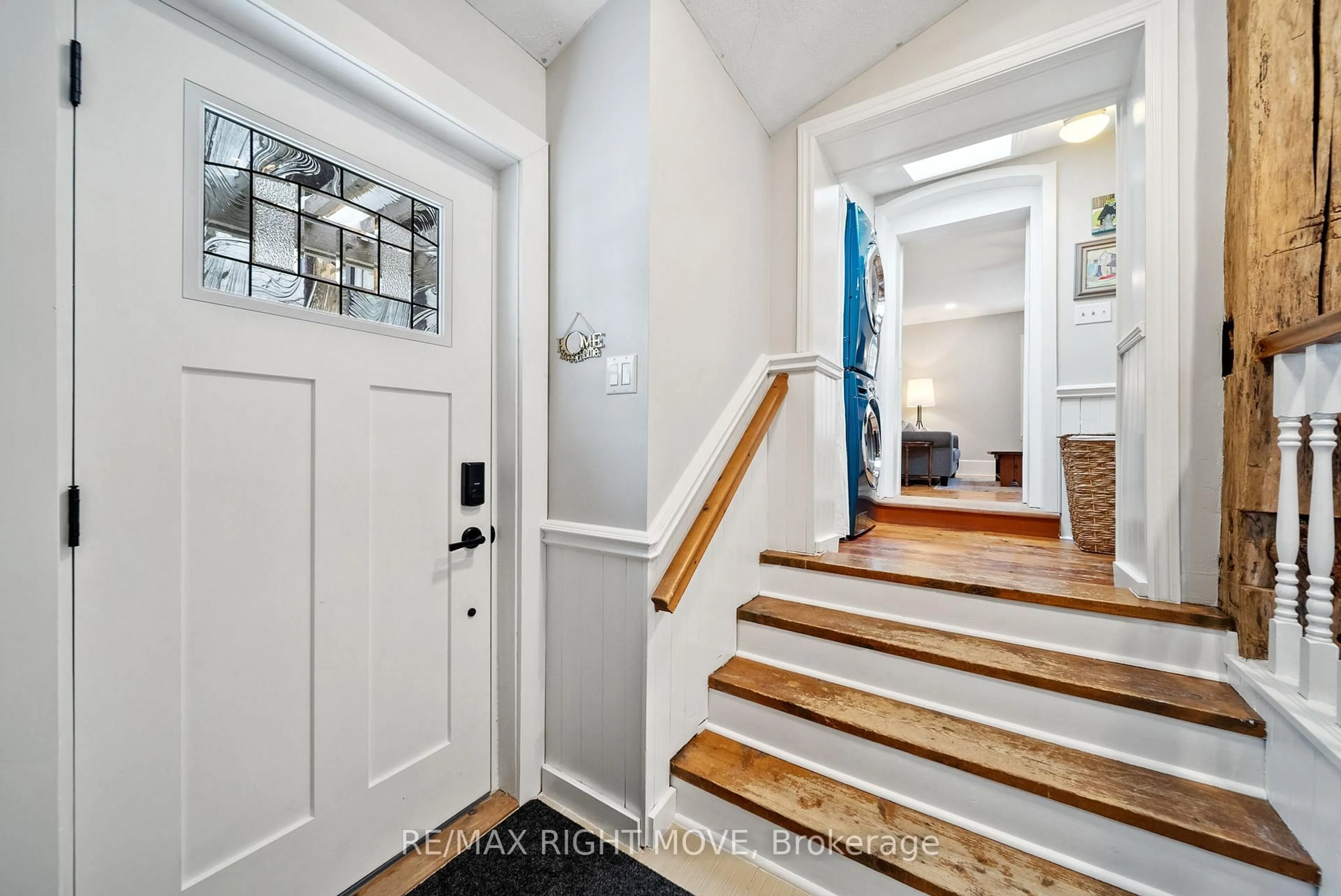 Indoor entryway for 27 Durham St St, Grey Highlands Ontario N0C 1E0