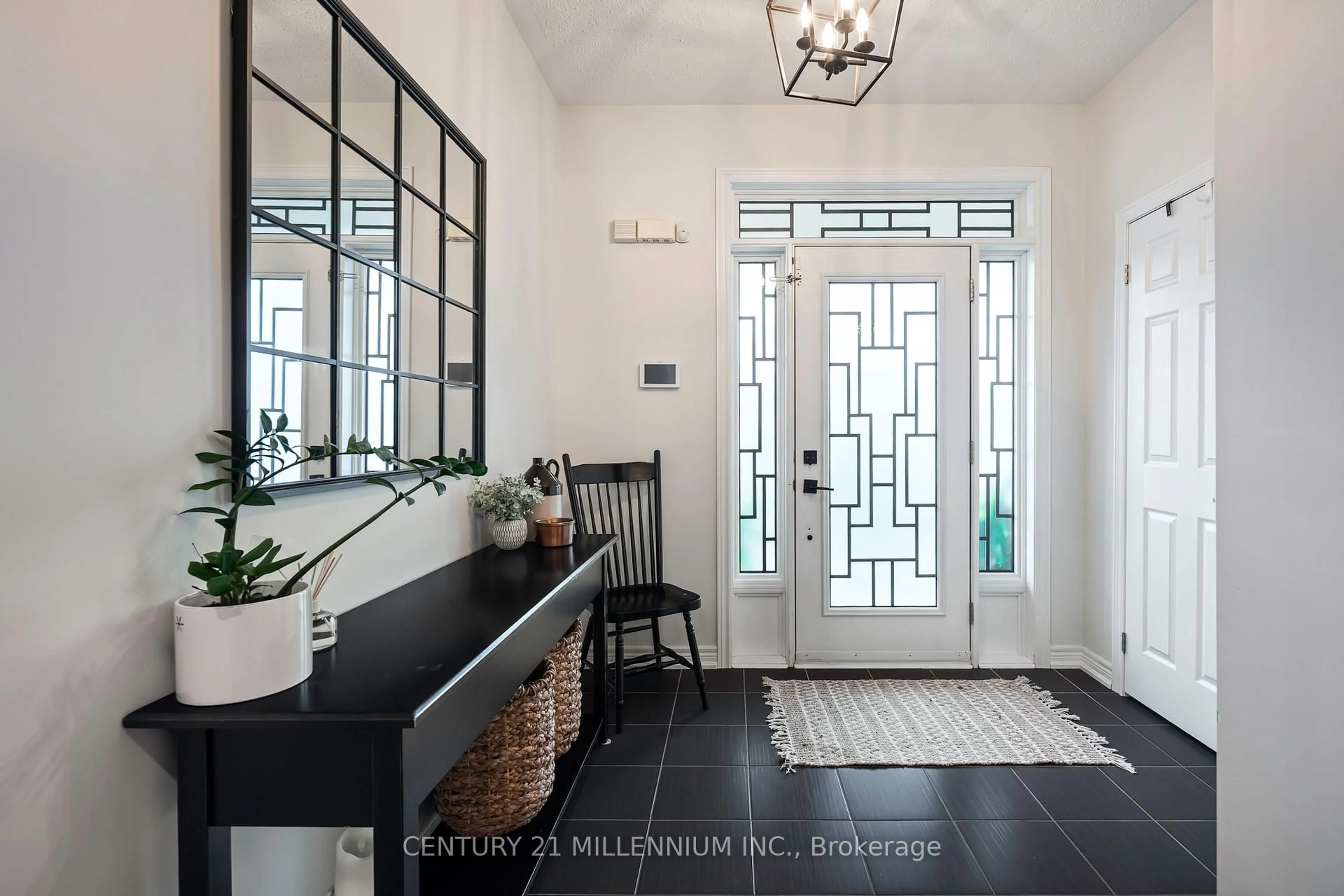 Indoor entryway for 521 Brett St, Shelburne Ontario L9V 3V5