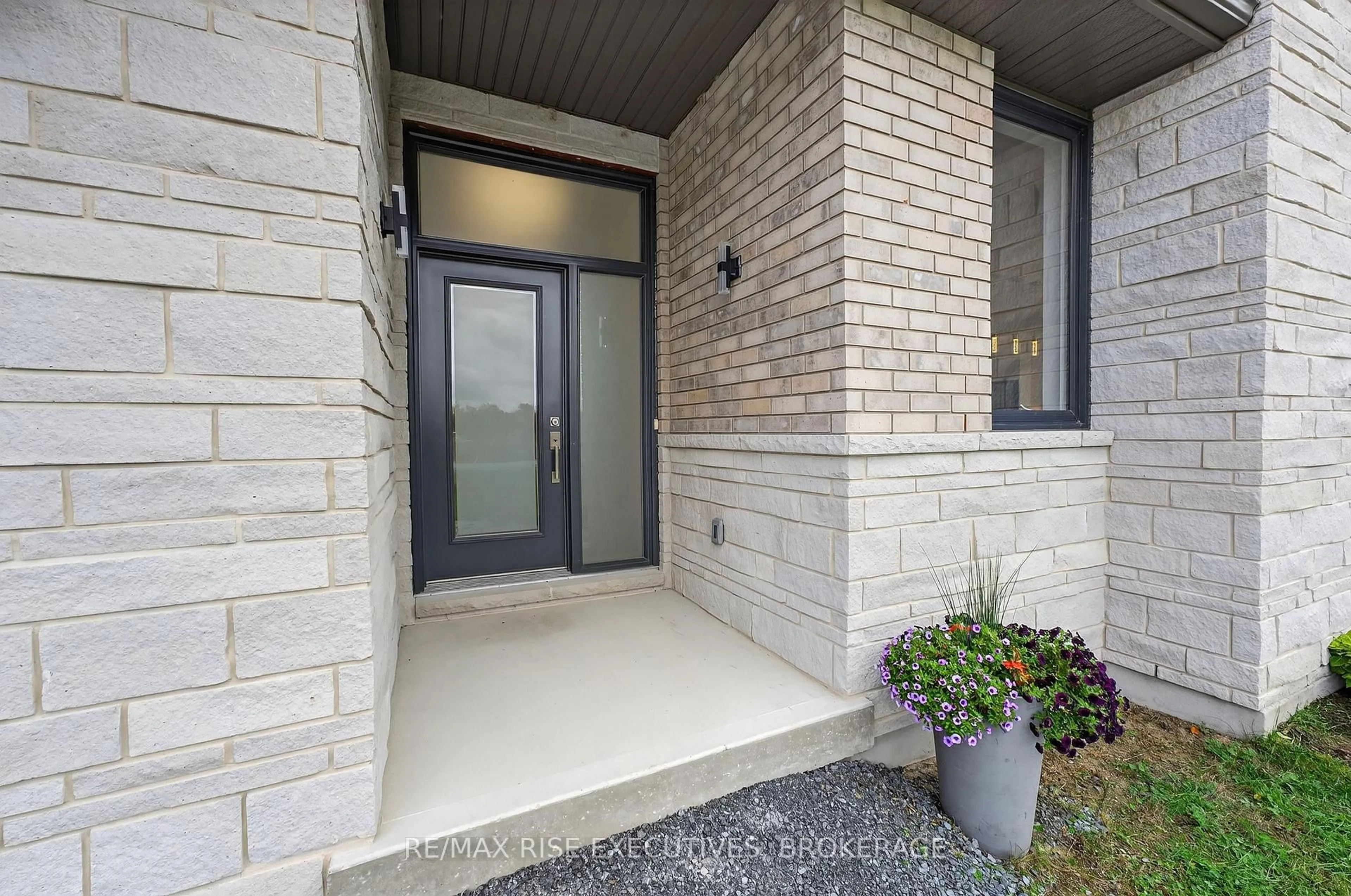 Indoor entryway for 158 Summerside Dr, Inverary Ontario K0H 1X0