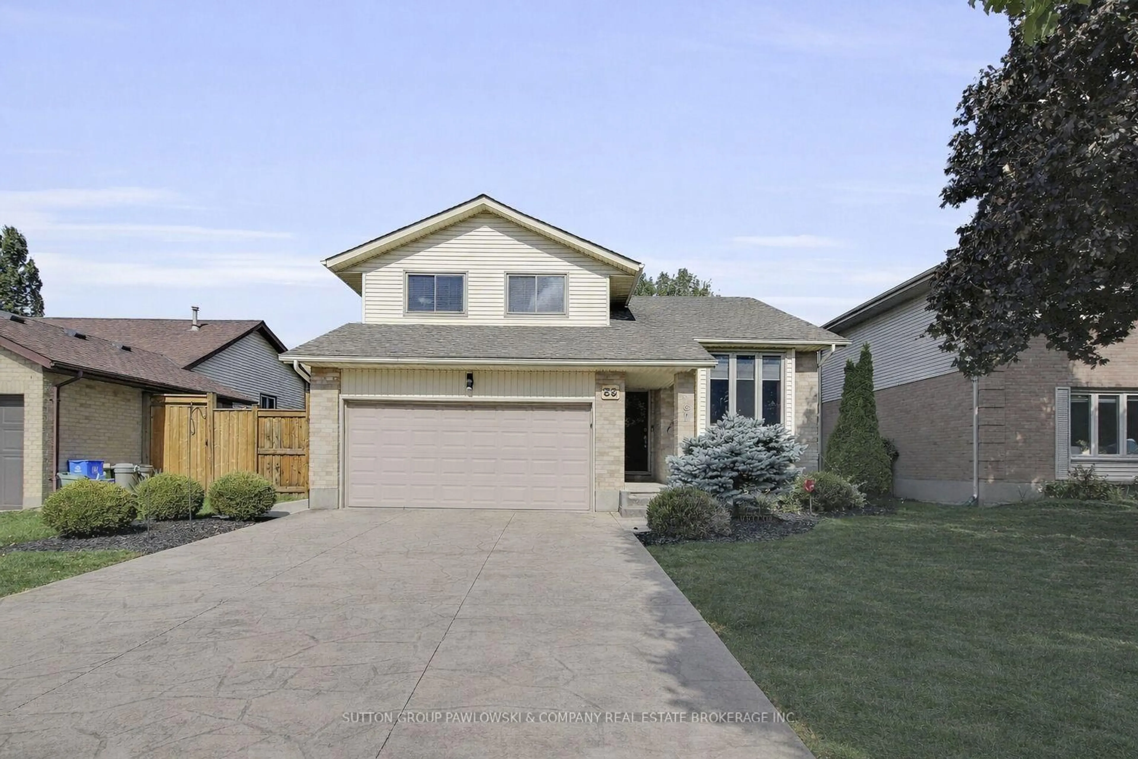 Home with vinyl exterior material, street for 59 Golfview Cres, London South Ontario N6C 5N3