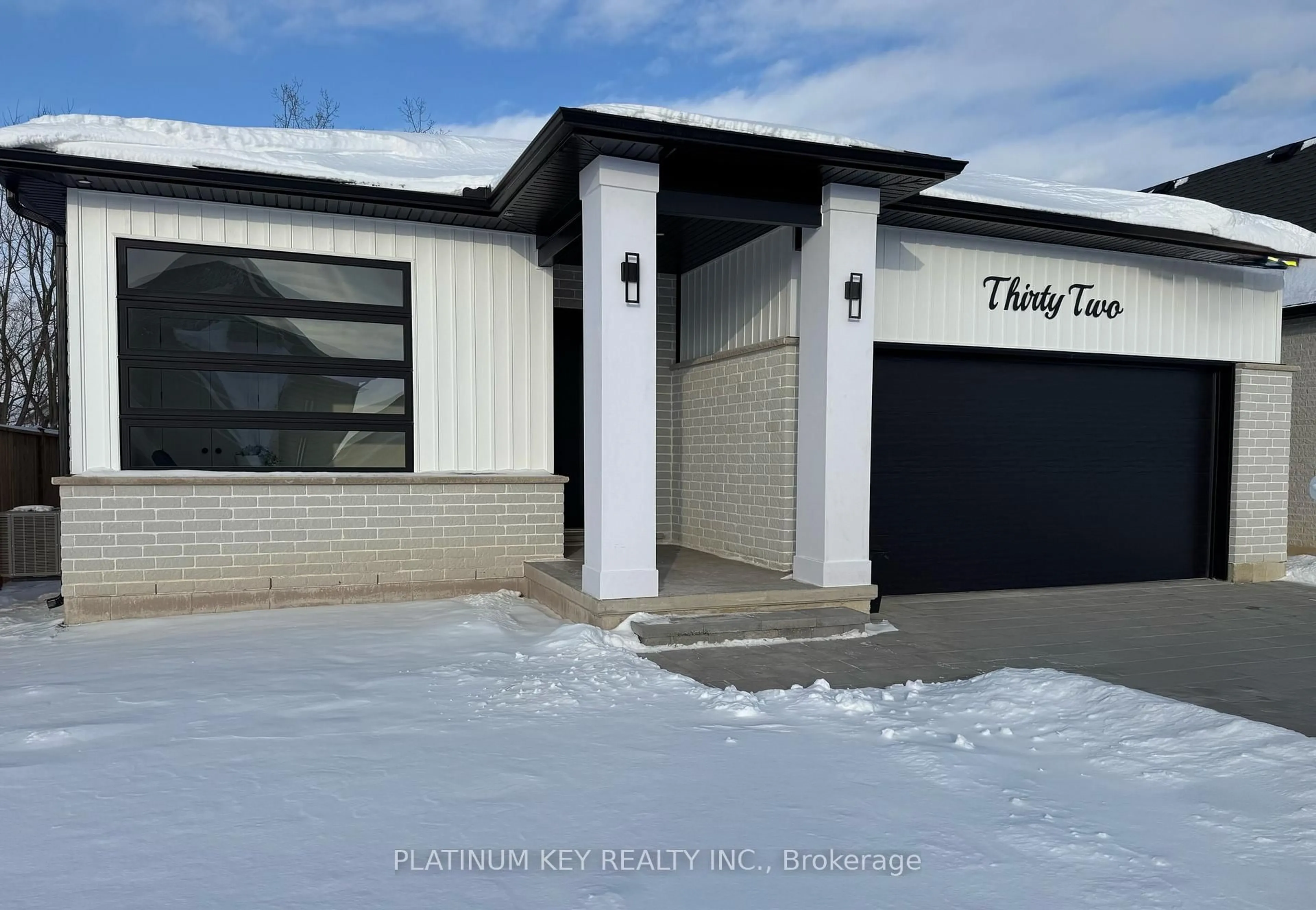 Unknown for 32 BRISCOE Cres, Strathroy-Caradoc Ontario N7G 4E2