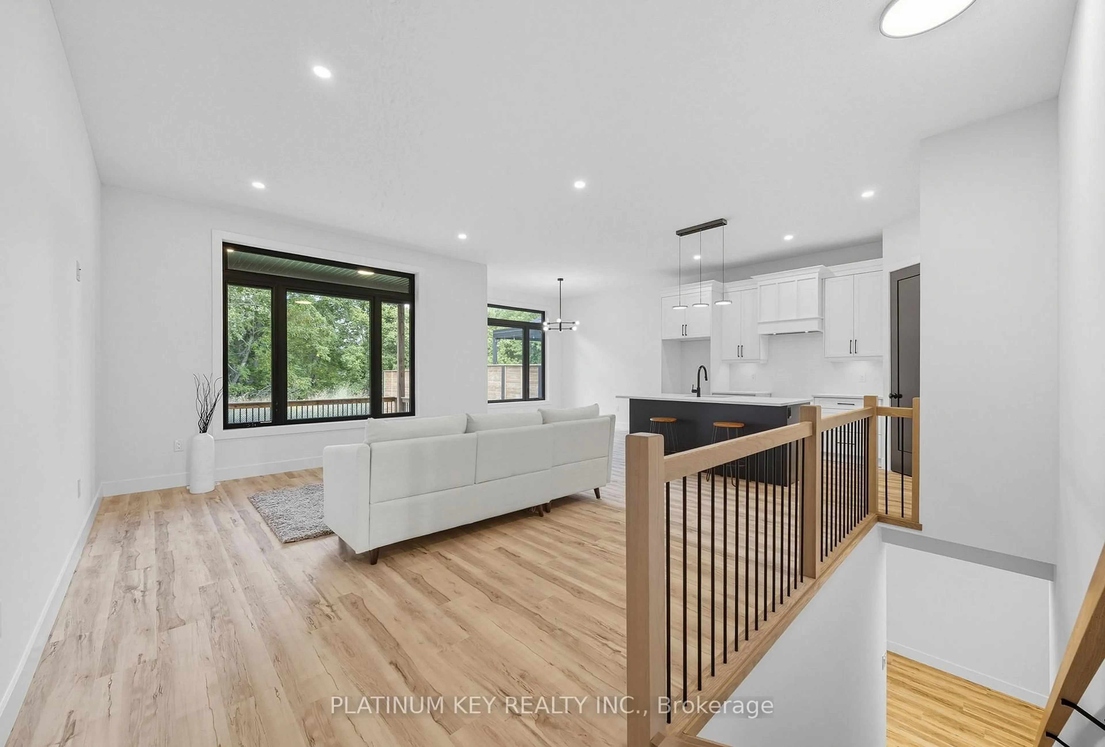 Open concept kitchen, unknown for 32 BRISCOE Cres, Strathroy-Caradoc Ontario N7G 4E2