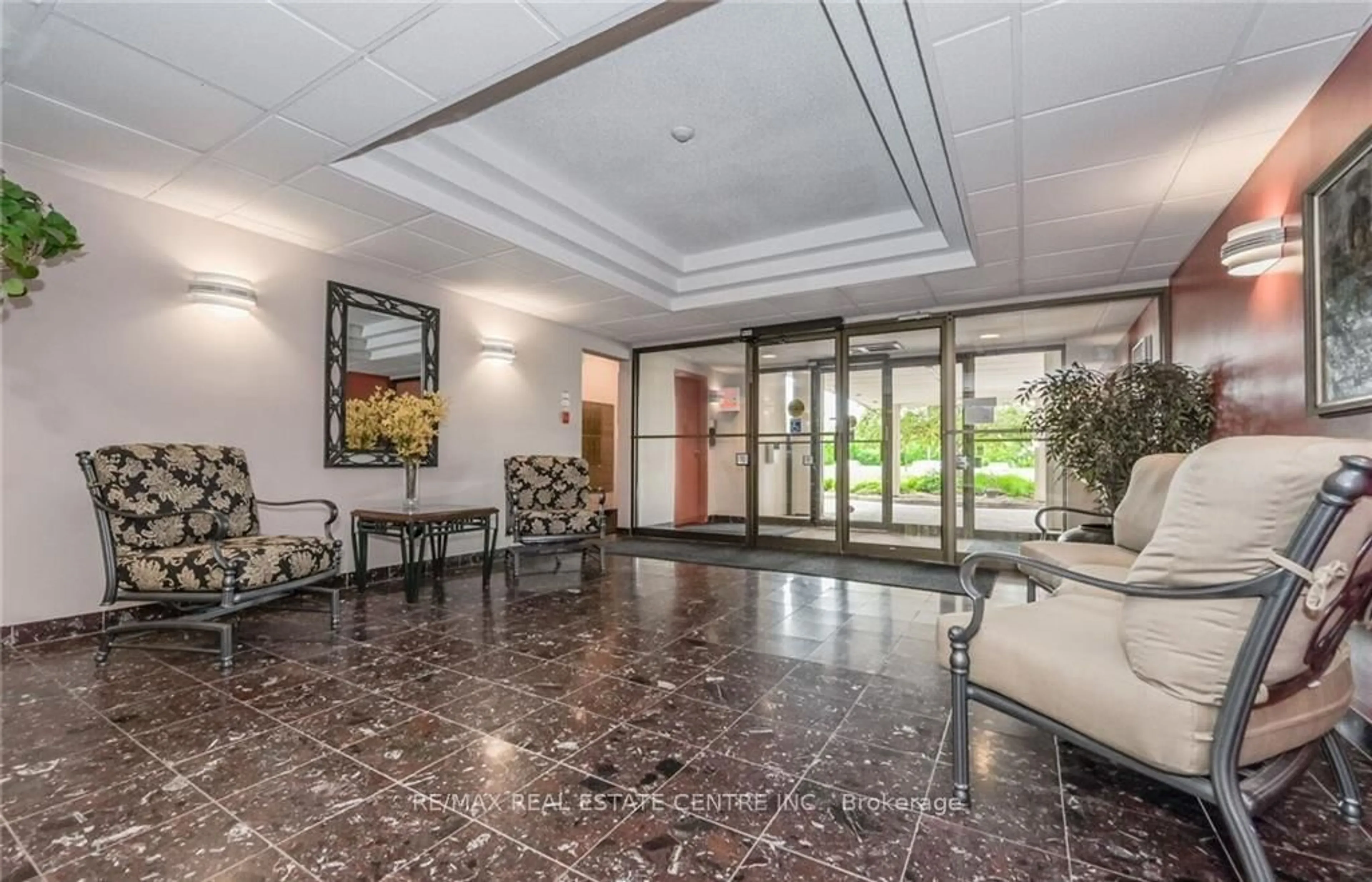 Lobby for 260 SHELDON Ave #508, Kitchener Ontario N2H 6P2