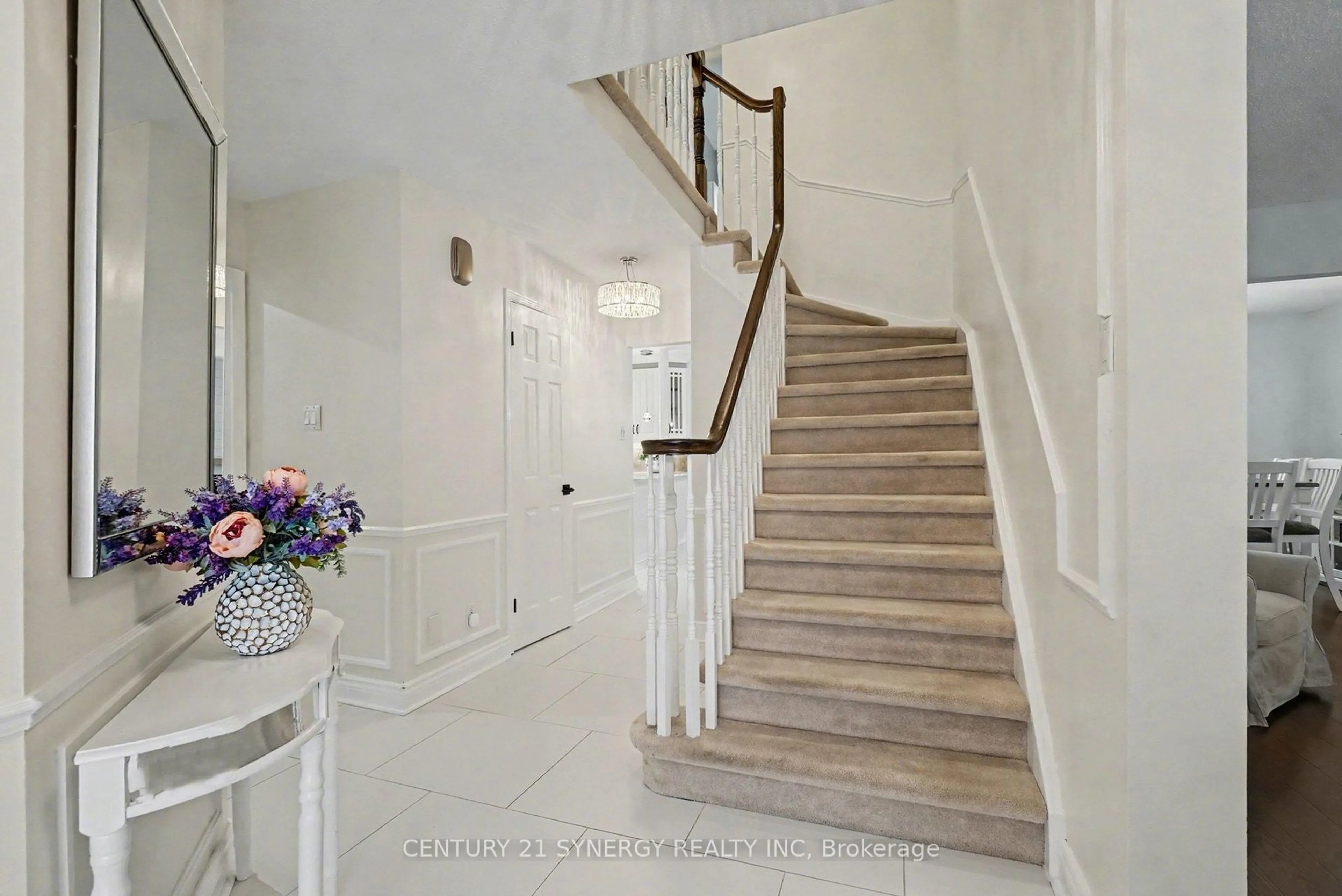 Indoor foyer for 1916 Leclair Cres, Orleans Ontario K1E 3S7