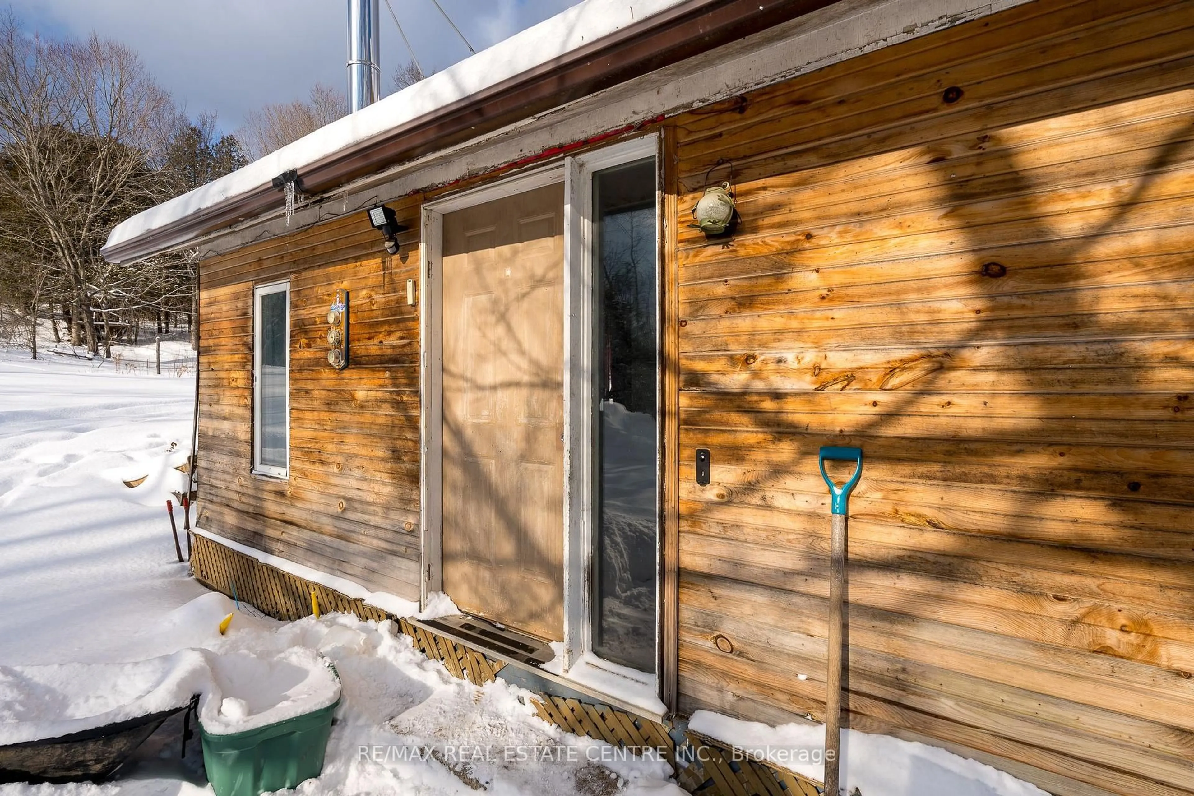 Patio, street for 1096 Elm Tree Rd, Arden Ontario K0H 1B0