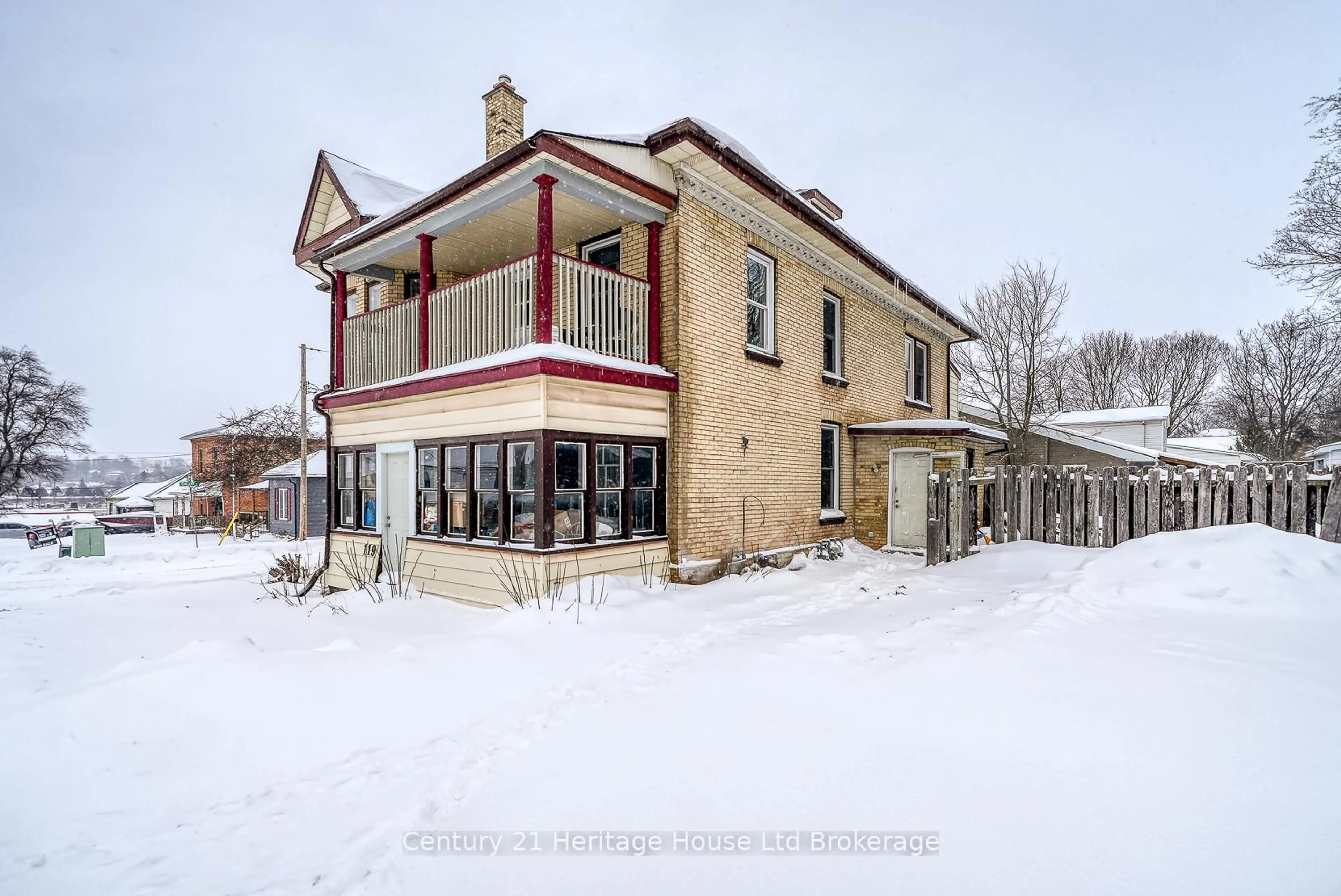 A pic from outside/outdoor area/front of a property/back of a property/a pic from drone, street for 119 Carroll St, Ingersoll Ontario N5C 1W3