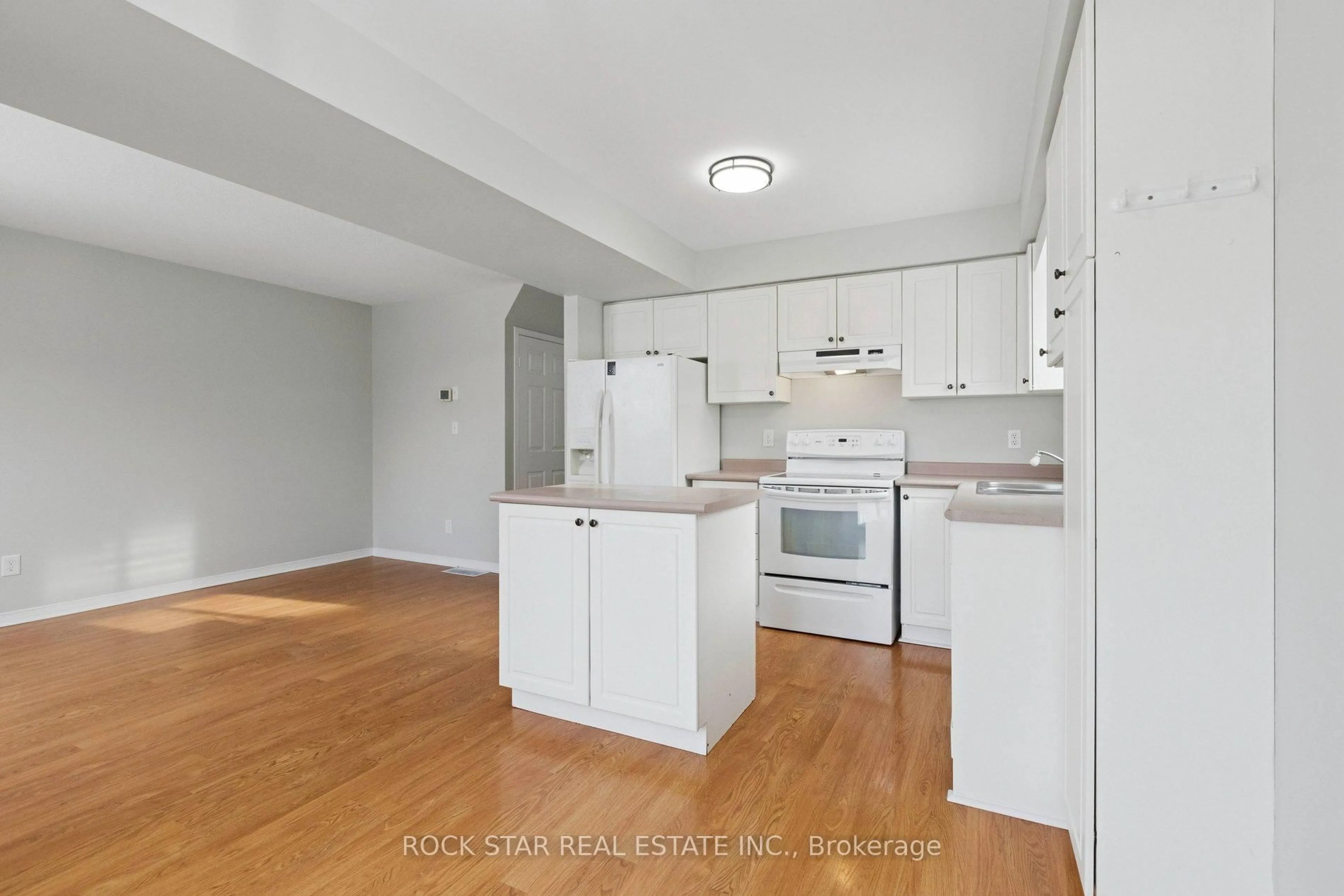 Standard kitchen, unknown for 64 Dawn Ridge Dr, Kitchener Ontario N2N 3J5