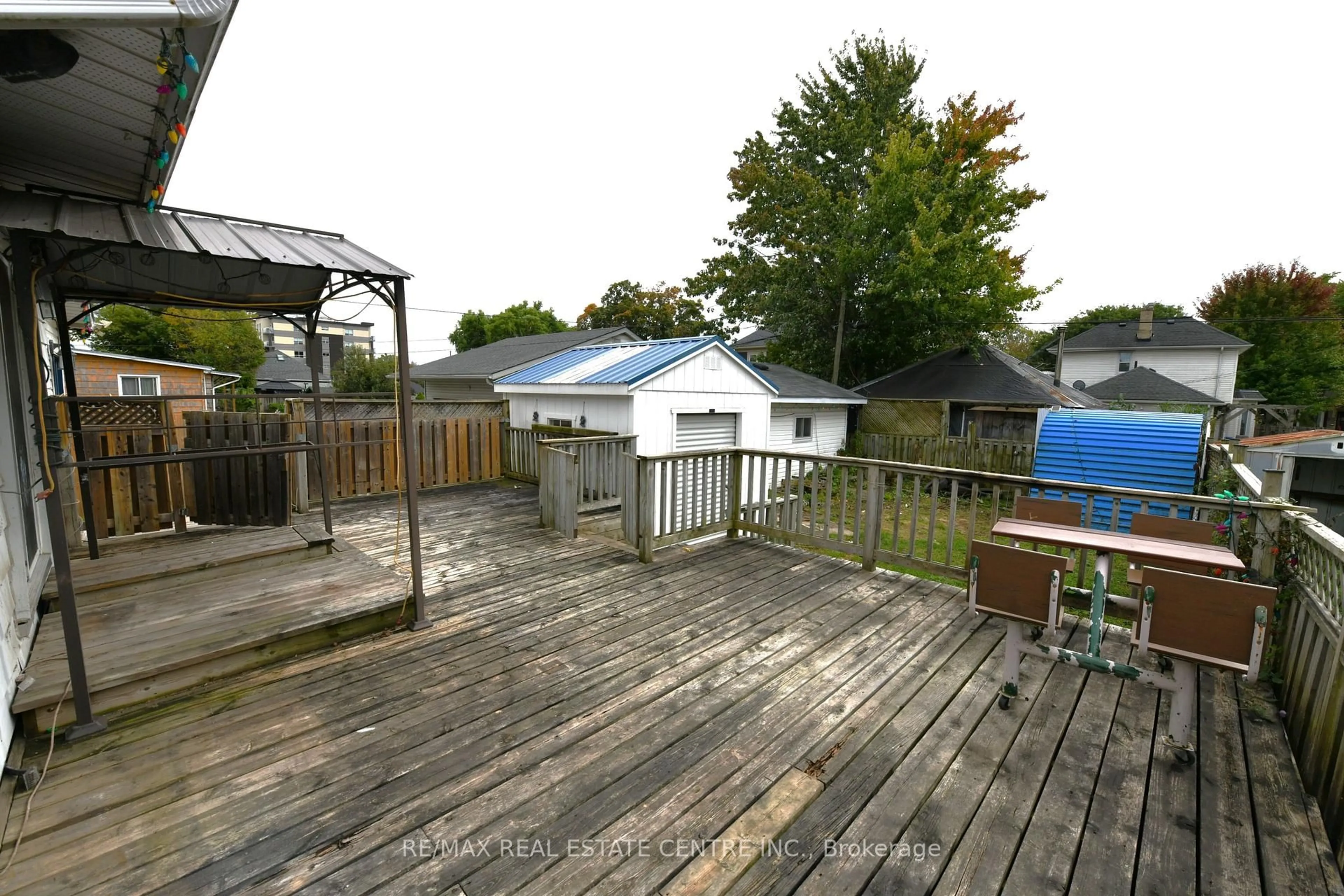 Patio, water/lake/river/ocean view for 274 WELLINGTON St, St. Thomas Ontario N5R 2S8