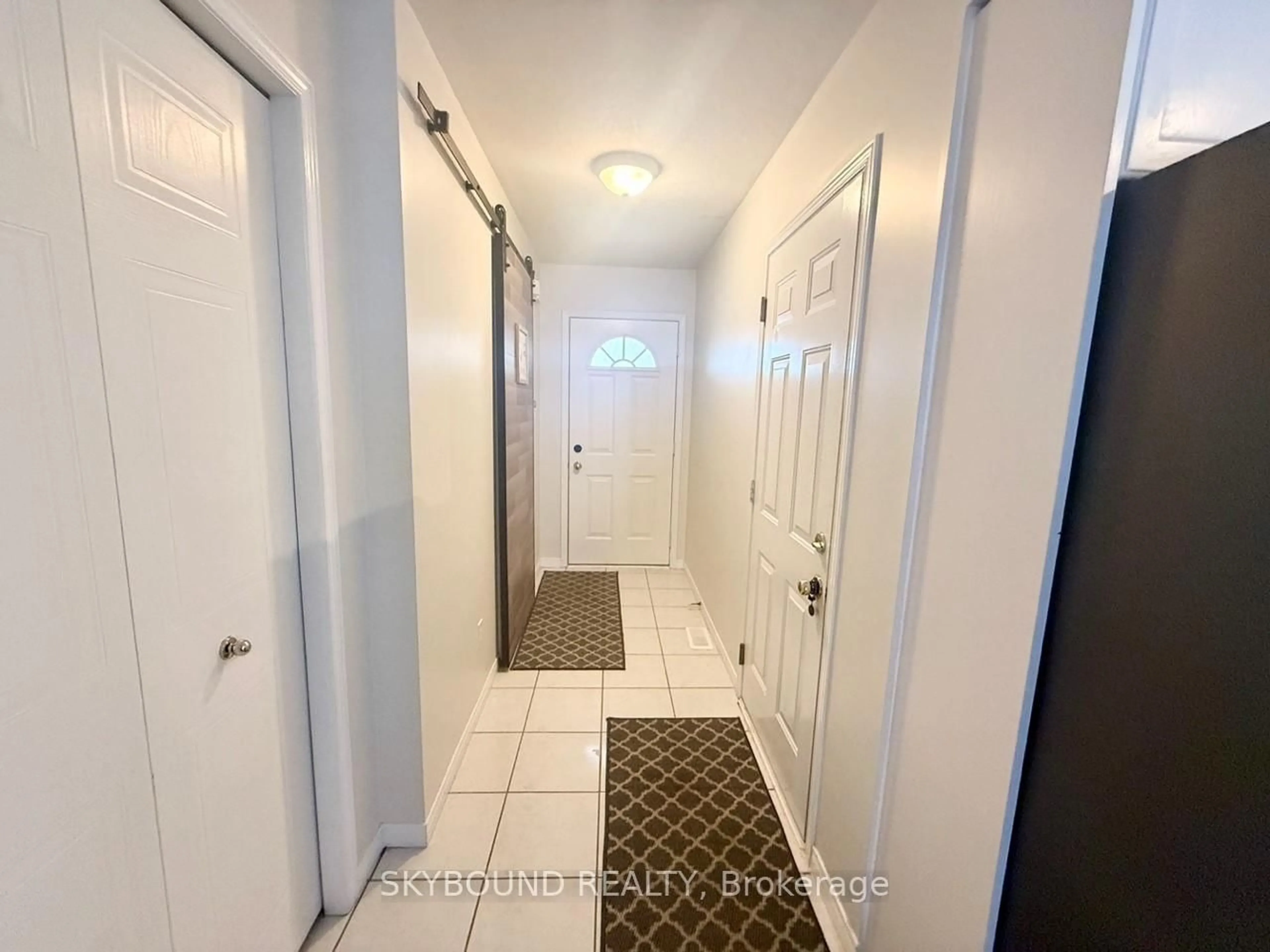 Indoor entryway for 141 Gosling Gdns, Guelph Ontario N1G 5E6