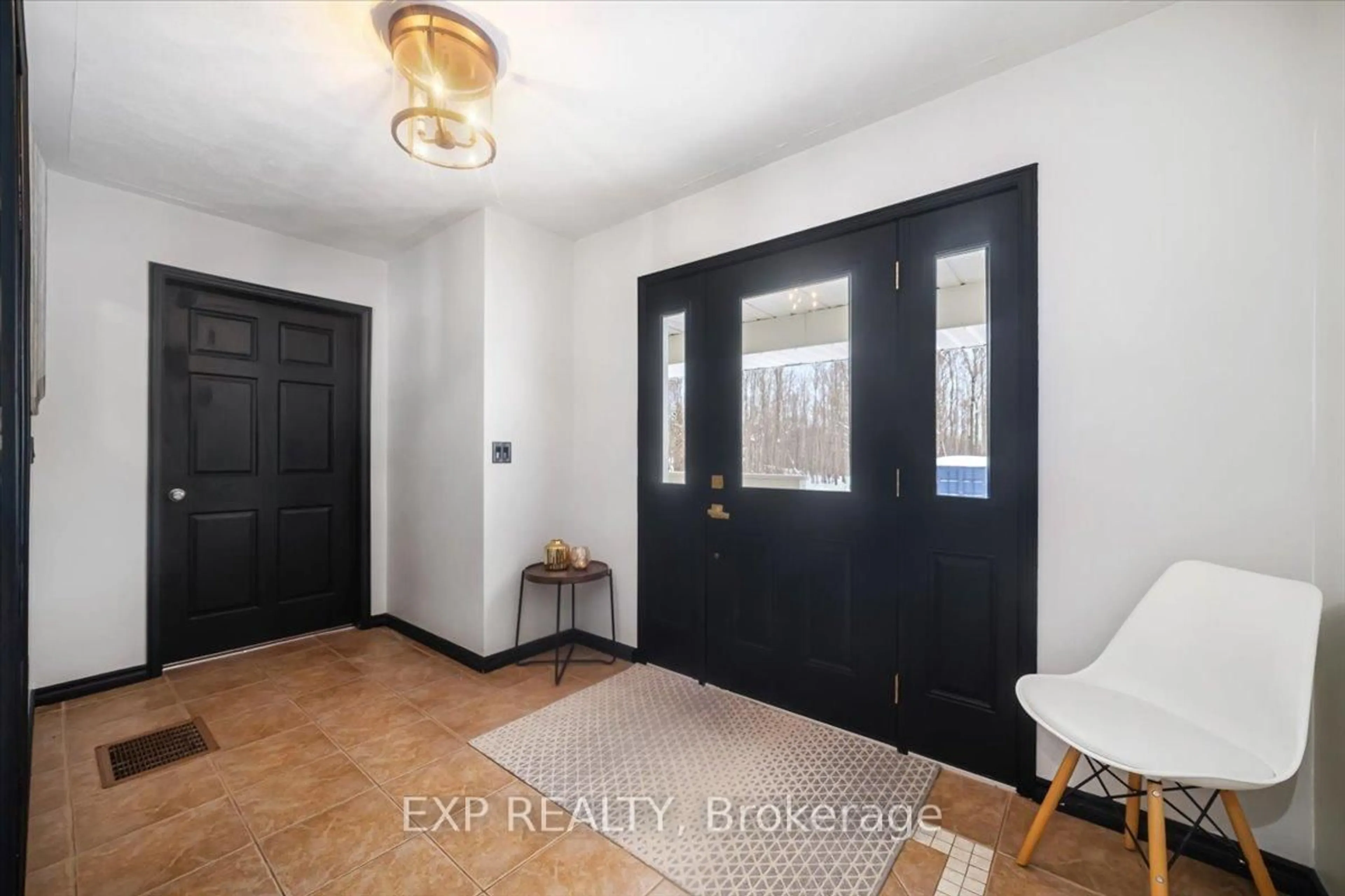 Indoor entryway for 179482 Grey Road 17 Rd, Georgian Bluffs Ontario N0H 2T0