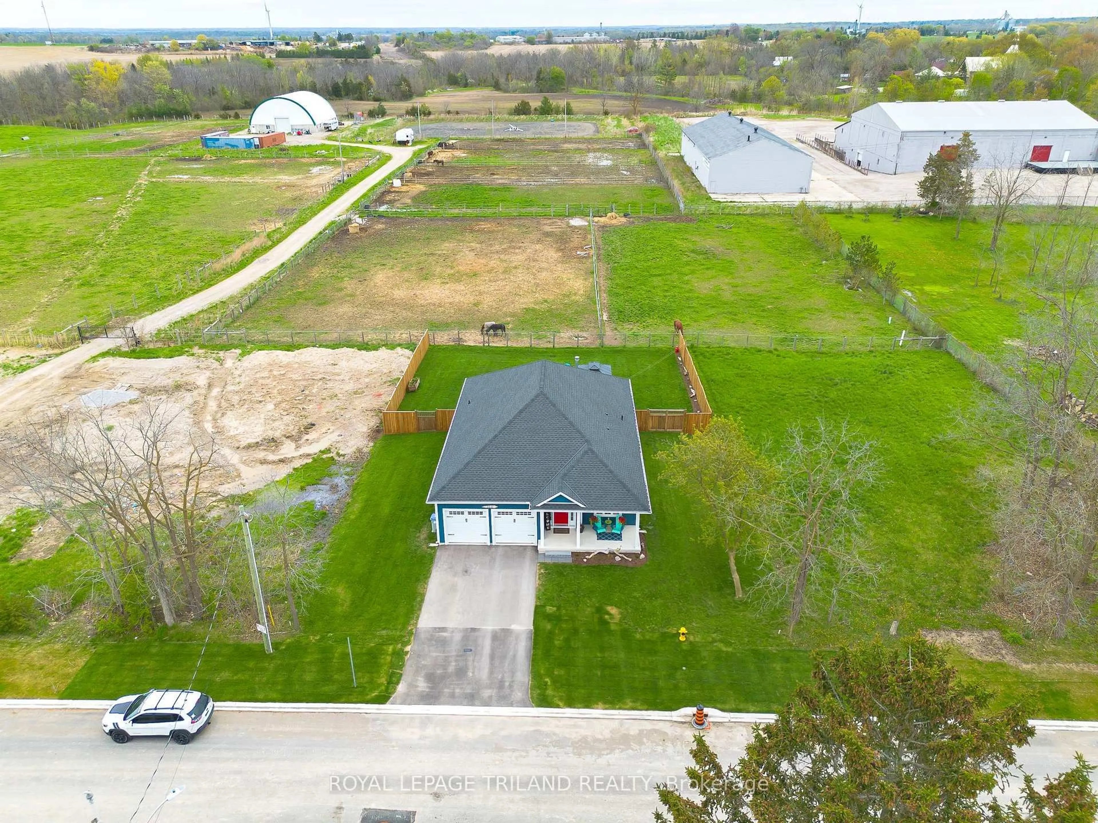 A pic from outside/outdoor area/front of a property/back of a property/a pic from drone, unknown for 160 Elizabeth St, Lambton Shores Ontario N0M 2N0