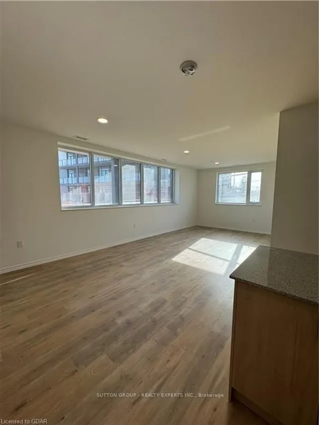 1098 PAISLEY Rd #105 A, Guelph 4