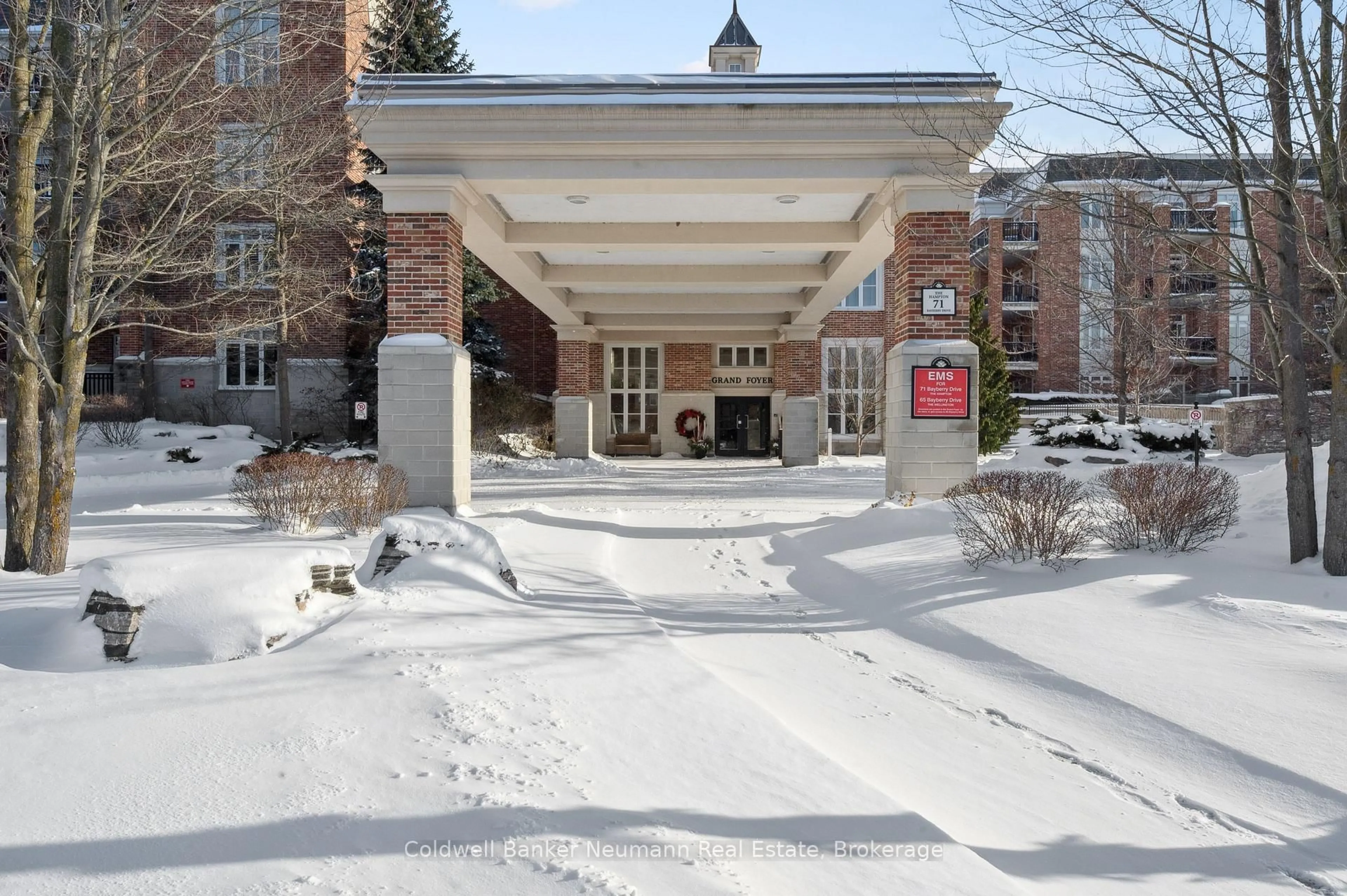 Indoor foyer for 65 Bayberry Dr #202, Guelph Ontario N1G 5K8