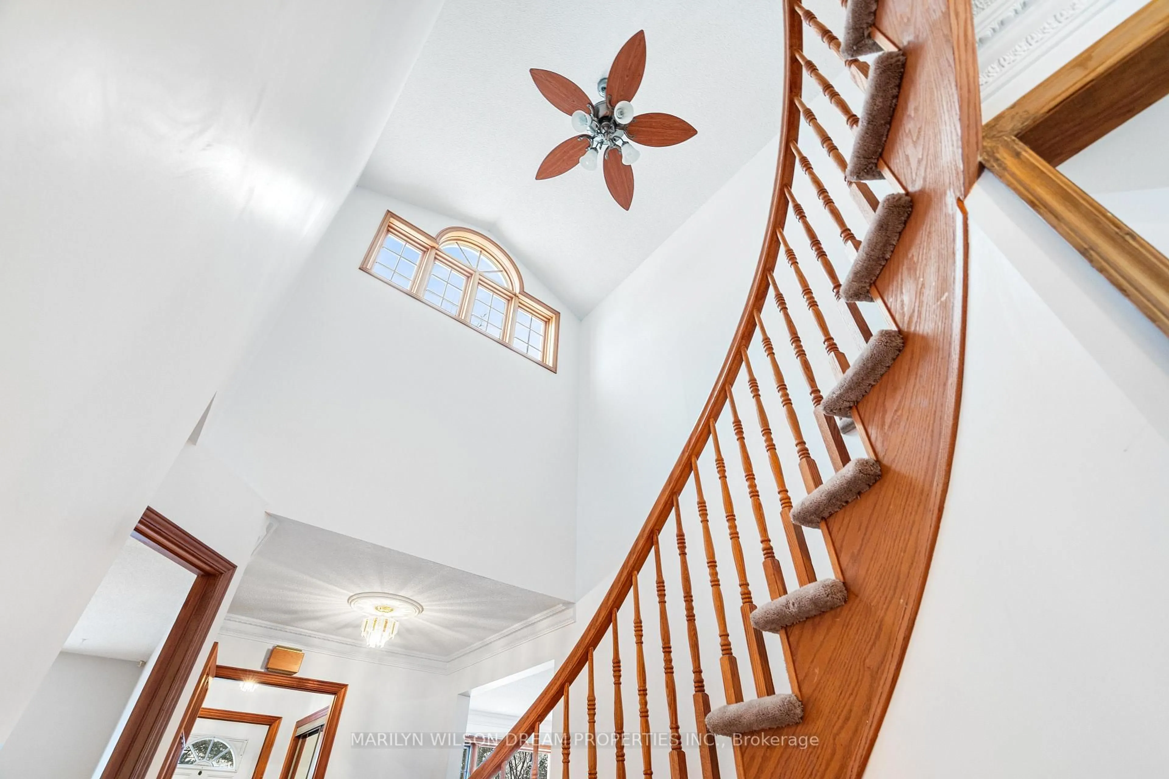 Stairs for 1605 Dixie St, Ottawa Ontario K1G 0P2