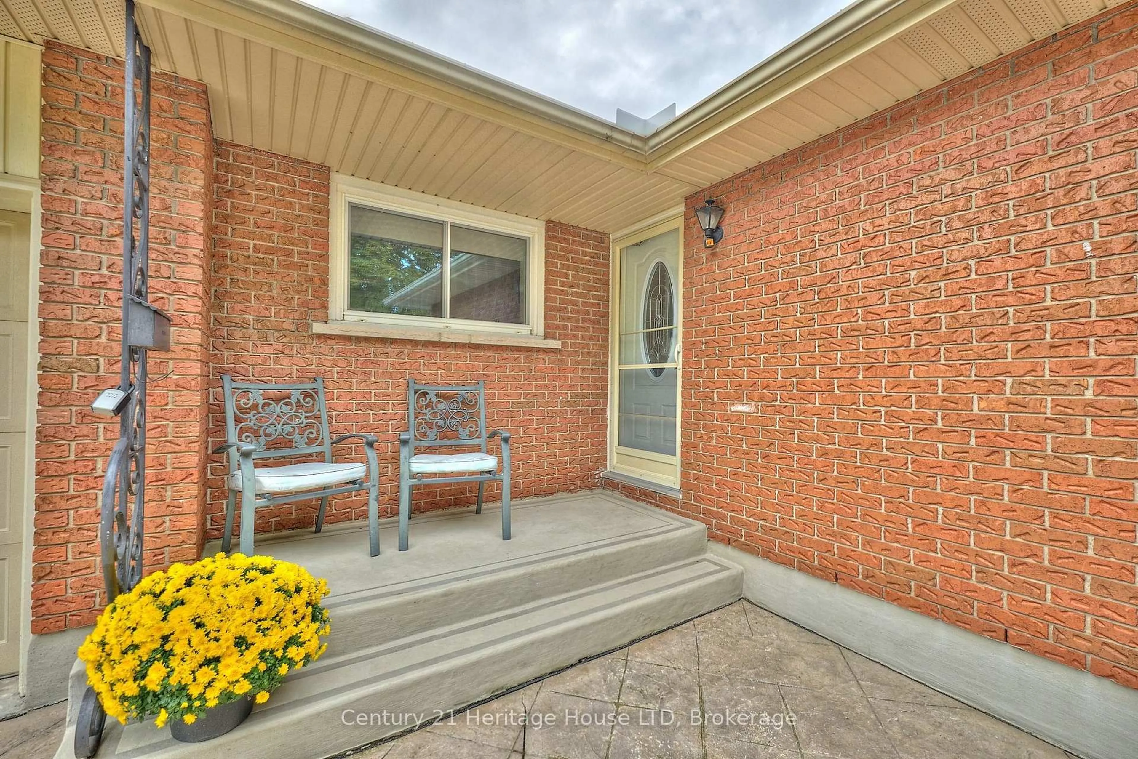 Home with brick exterior material, street for 18 Princeway Dr, St. Catharines Ontario L2N 2X6