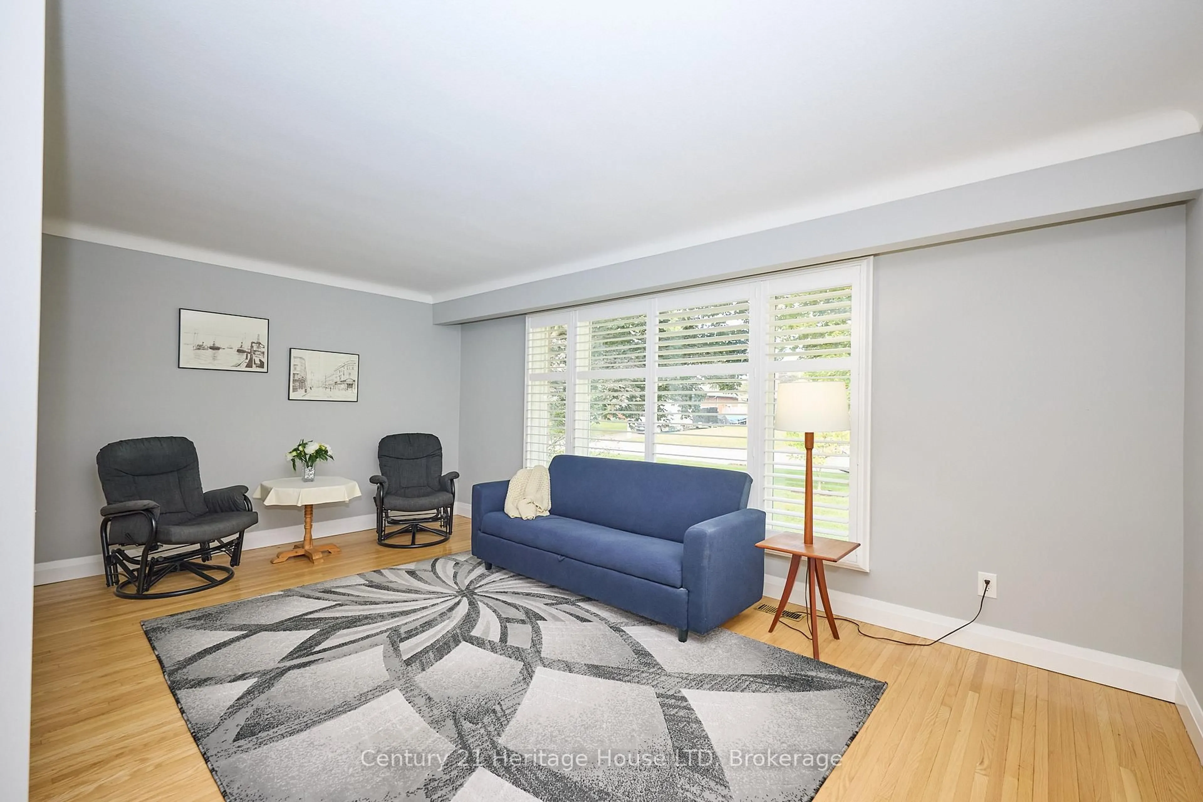 Living room with furniture, unknown for 18 Princeway Dr, St. Catharines Ontario L2N 2X6