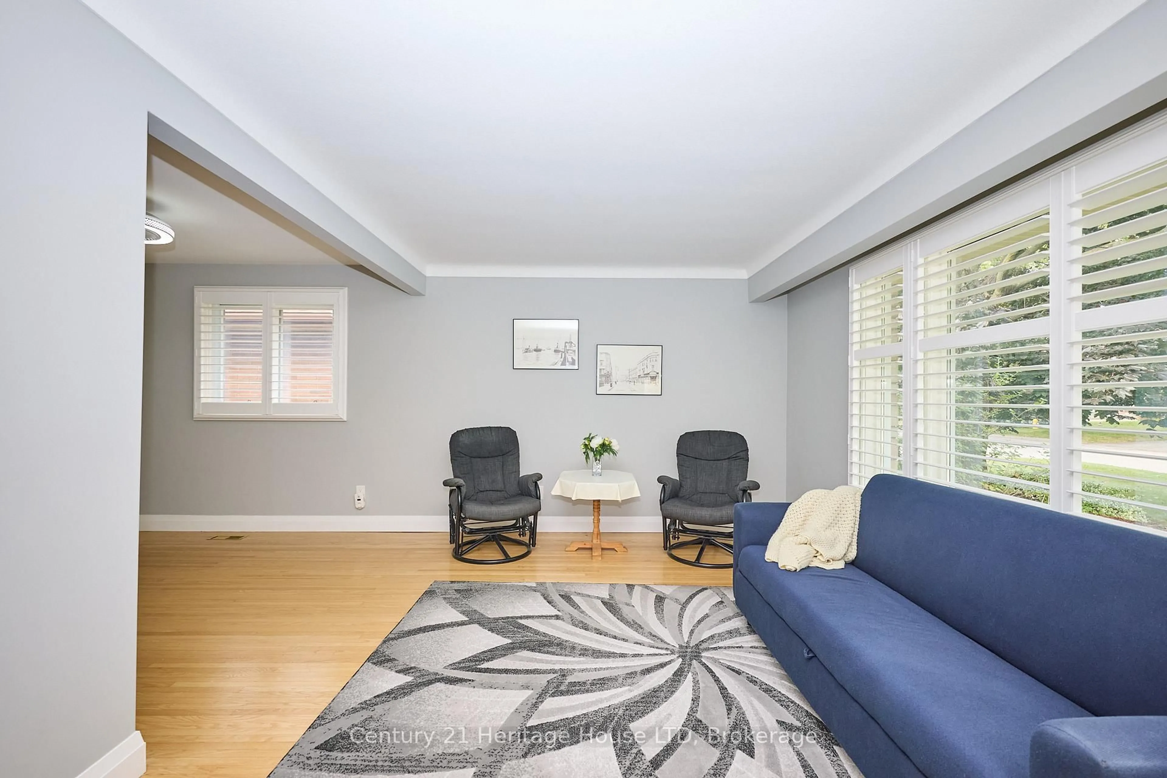 Living room with furniture, unknown for 18 Princeway Dr, St. Catharines Ontario L2N 2X6