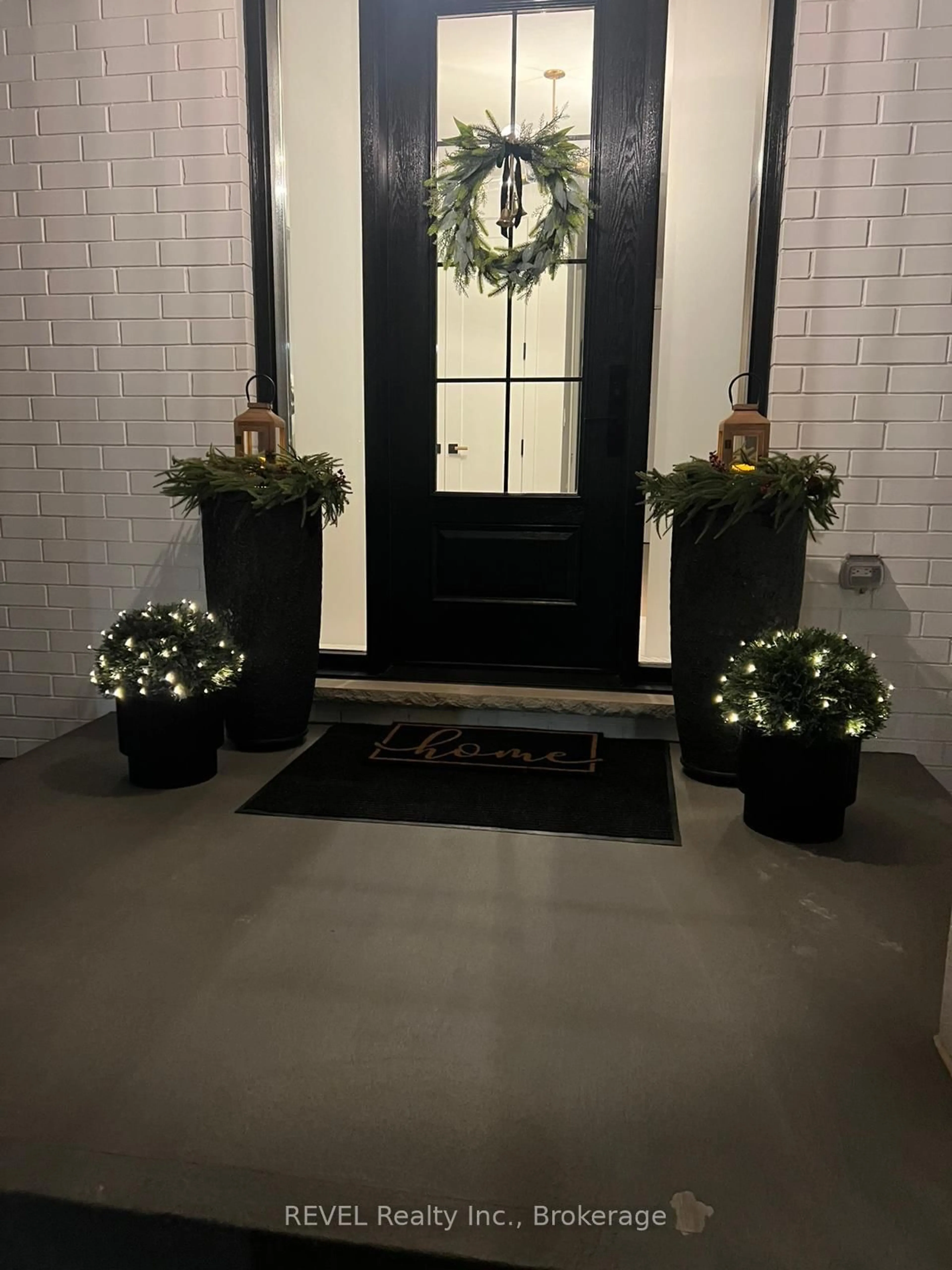 Indoor entryway for 55 Swan Ave, Pelham Ontario L0S 1E6