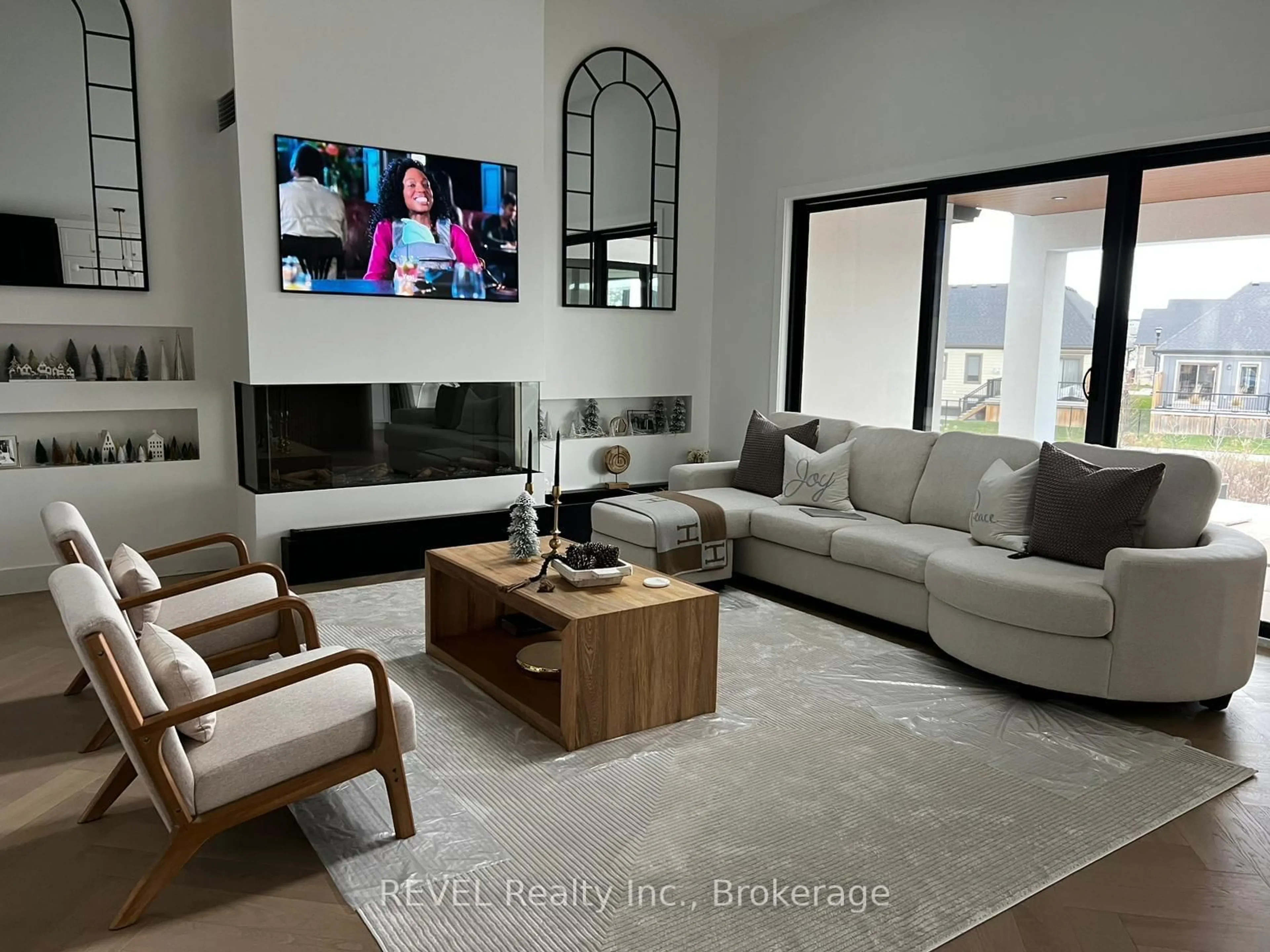 Living room with furniture, unknown for 55 Swan Ave, Pelham Ontario L0S 1E6