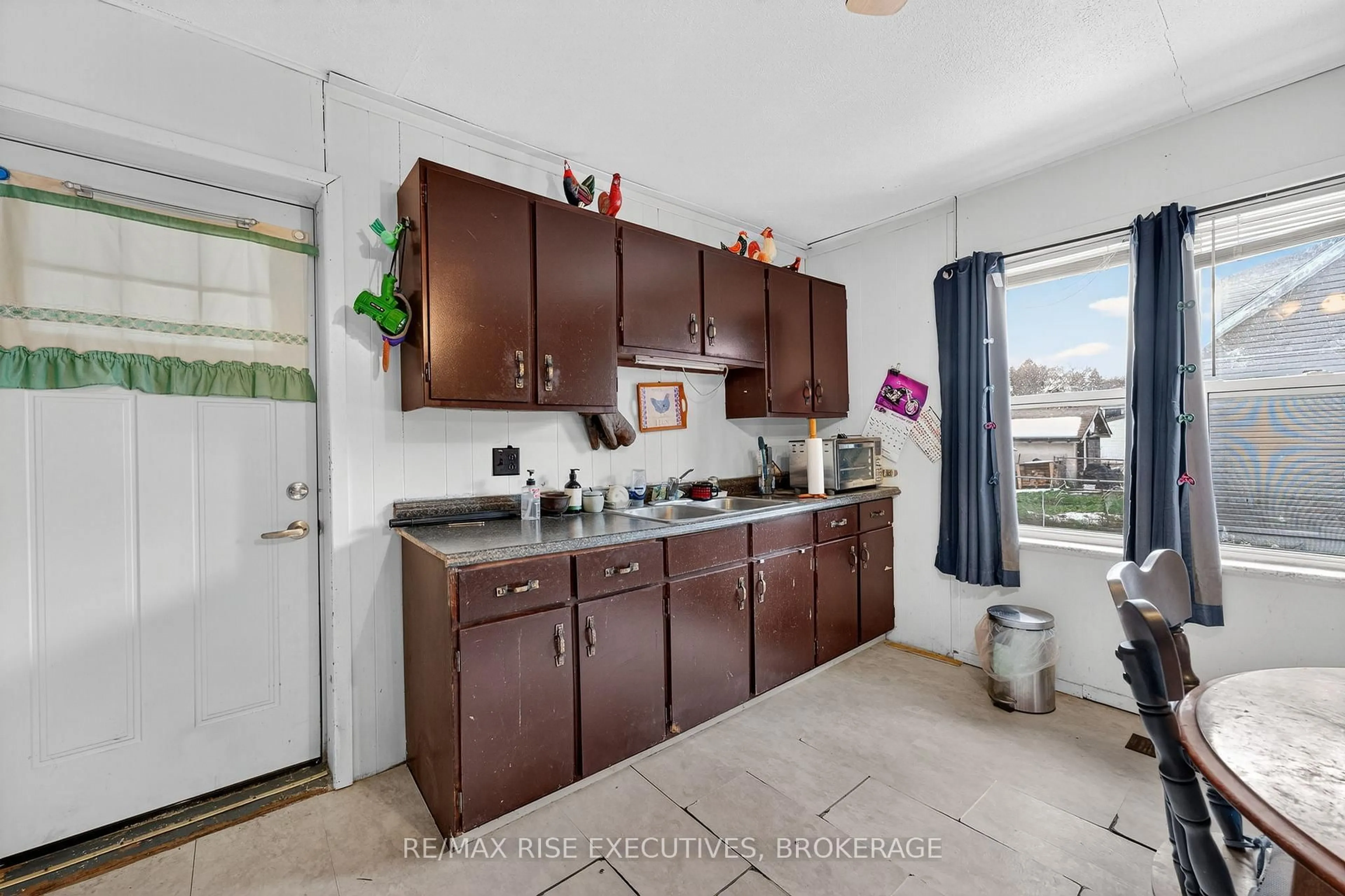 Standard kitchen, unknown for 6862 Highway 38, Frontenac Ontario K0H 0B8