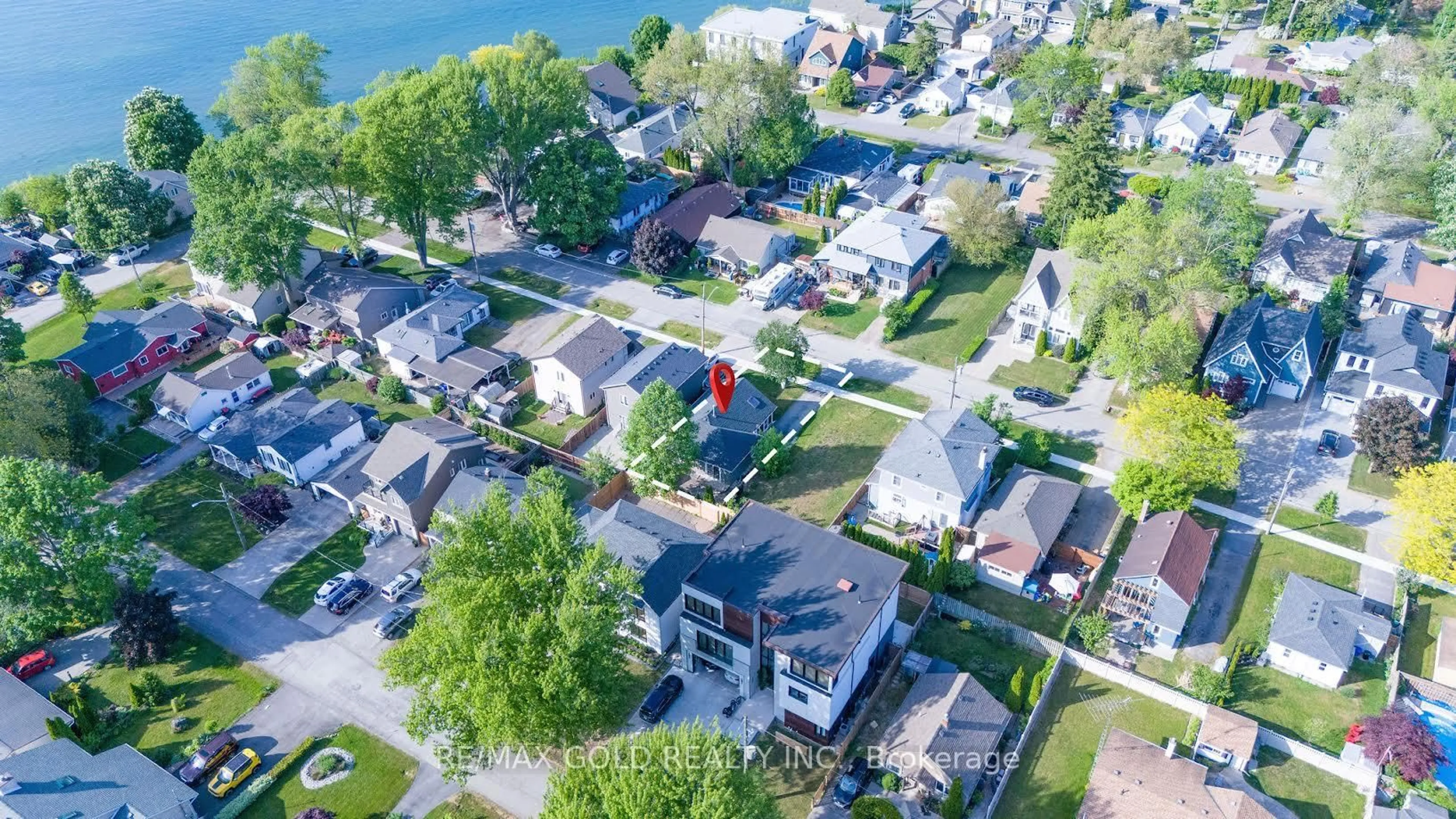 A pic from outside/outdoor area/front of a property/back of a property/a pic from drone, water/lake/river/ocean view for 15 Shelley Ave, St. Catharines Ontario L2N 5L4