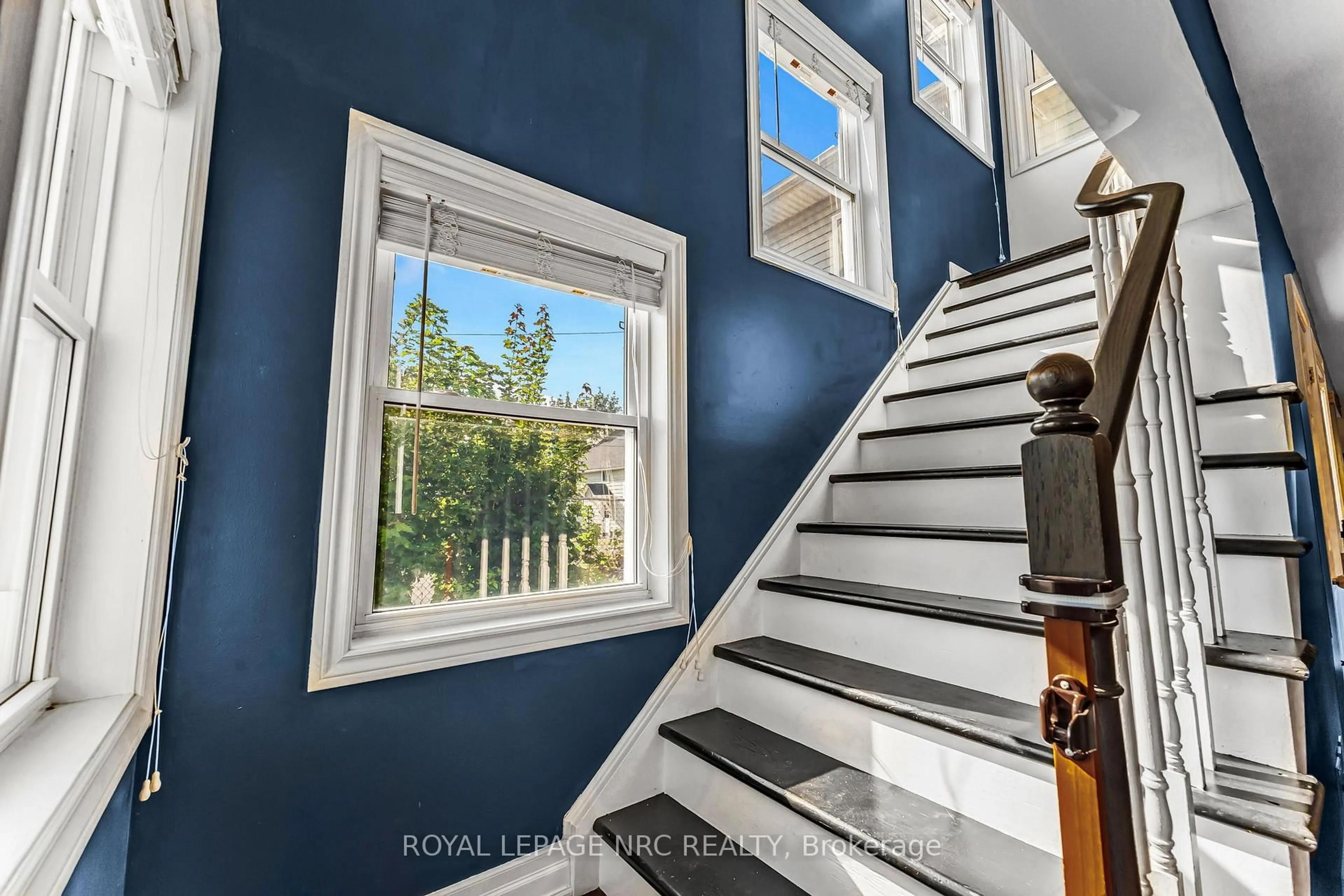 Unknown for 12 Lincoln Rd, Fort Erie Ontario L0S 1B0