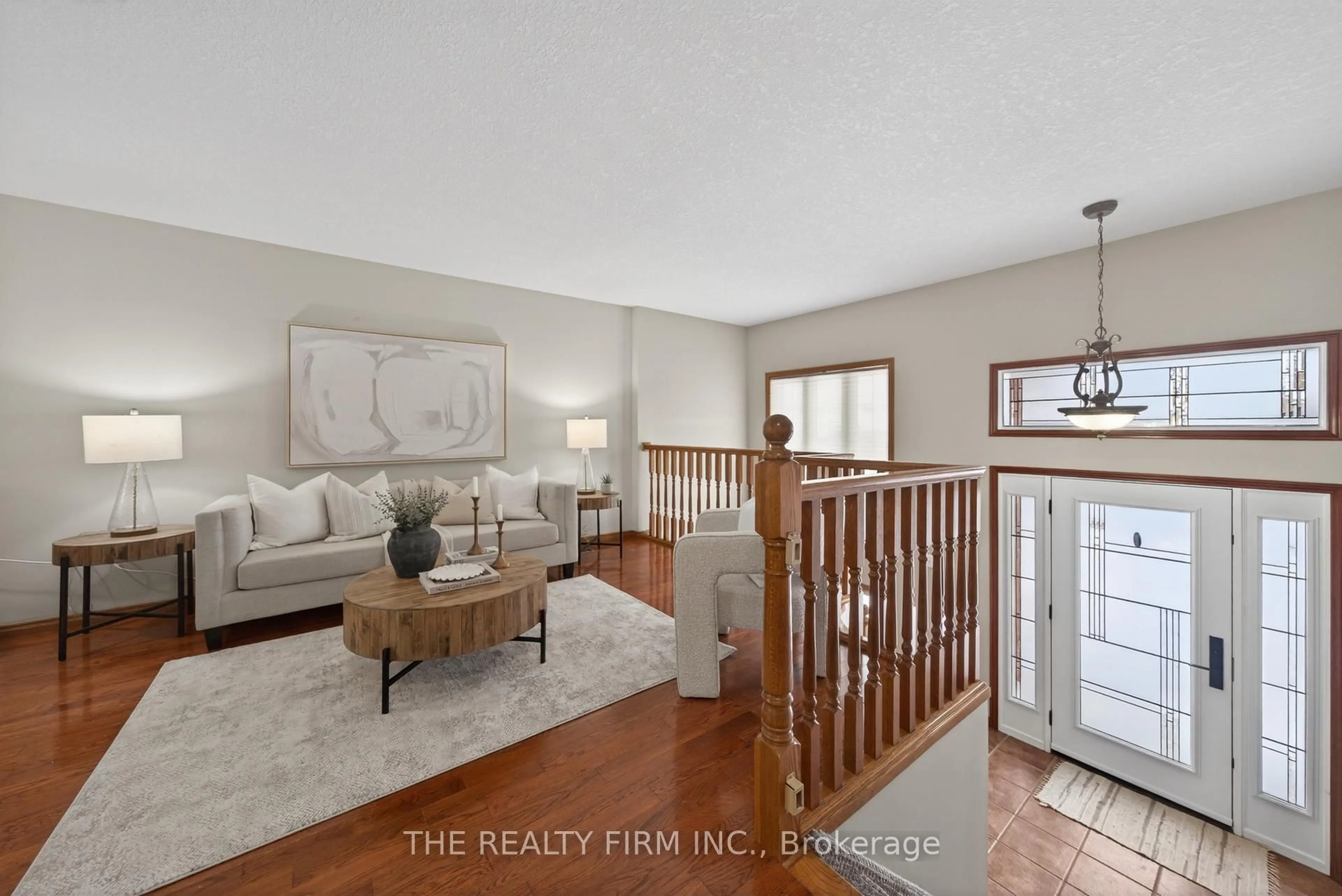 Indoor entryway for 55 Queensway Dr, Strathroy-Caradoc Ontario N7G 4M2