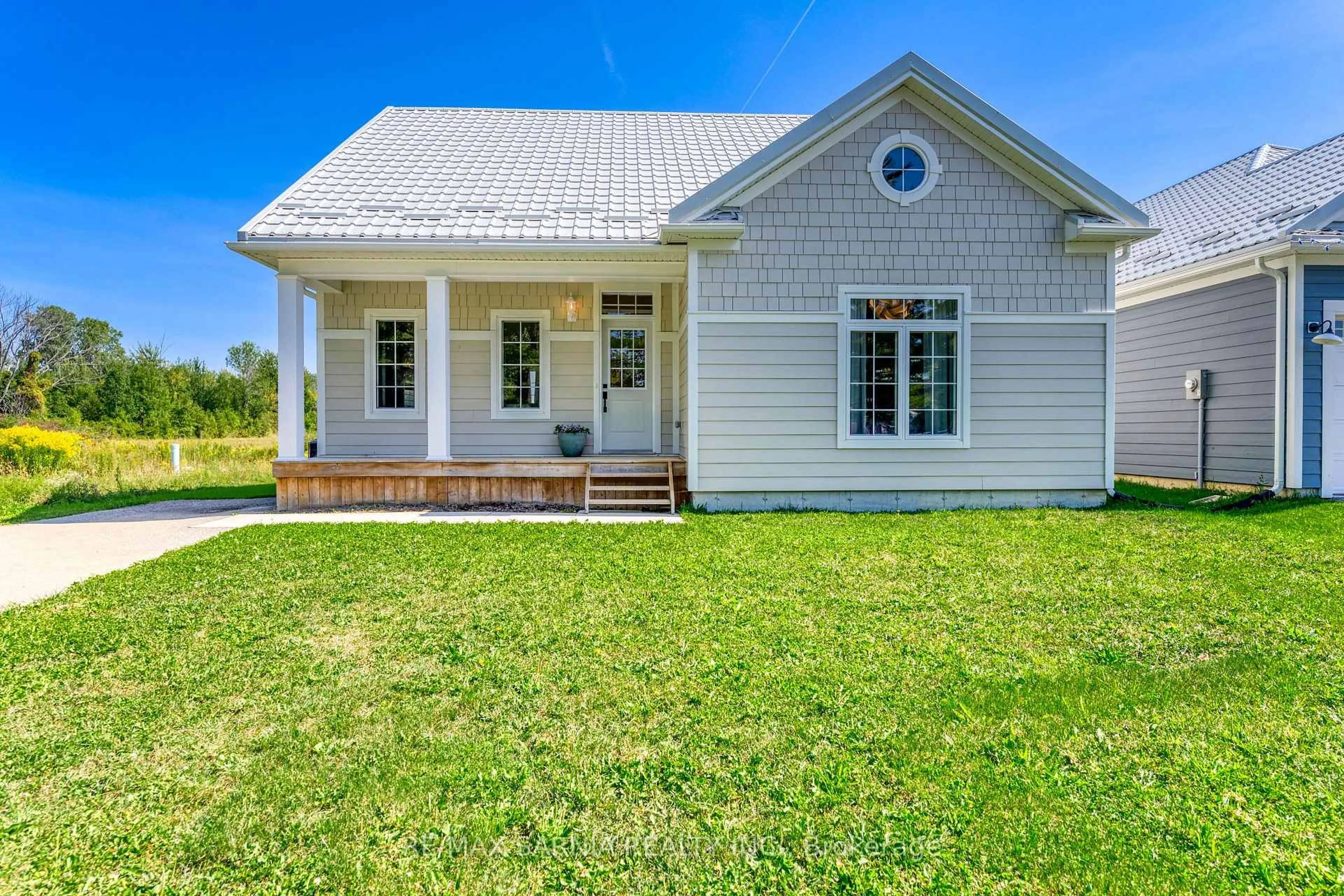 Home with vinyl exterior material, unknown for 7608 THOMAS St, Plympton-Wyoming Ontario N0N 1J0