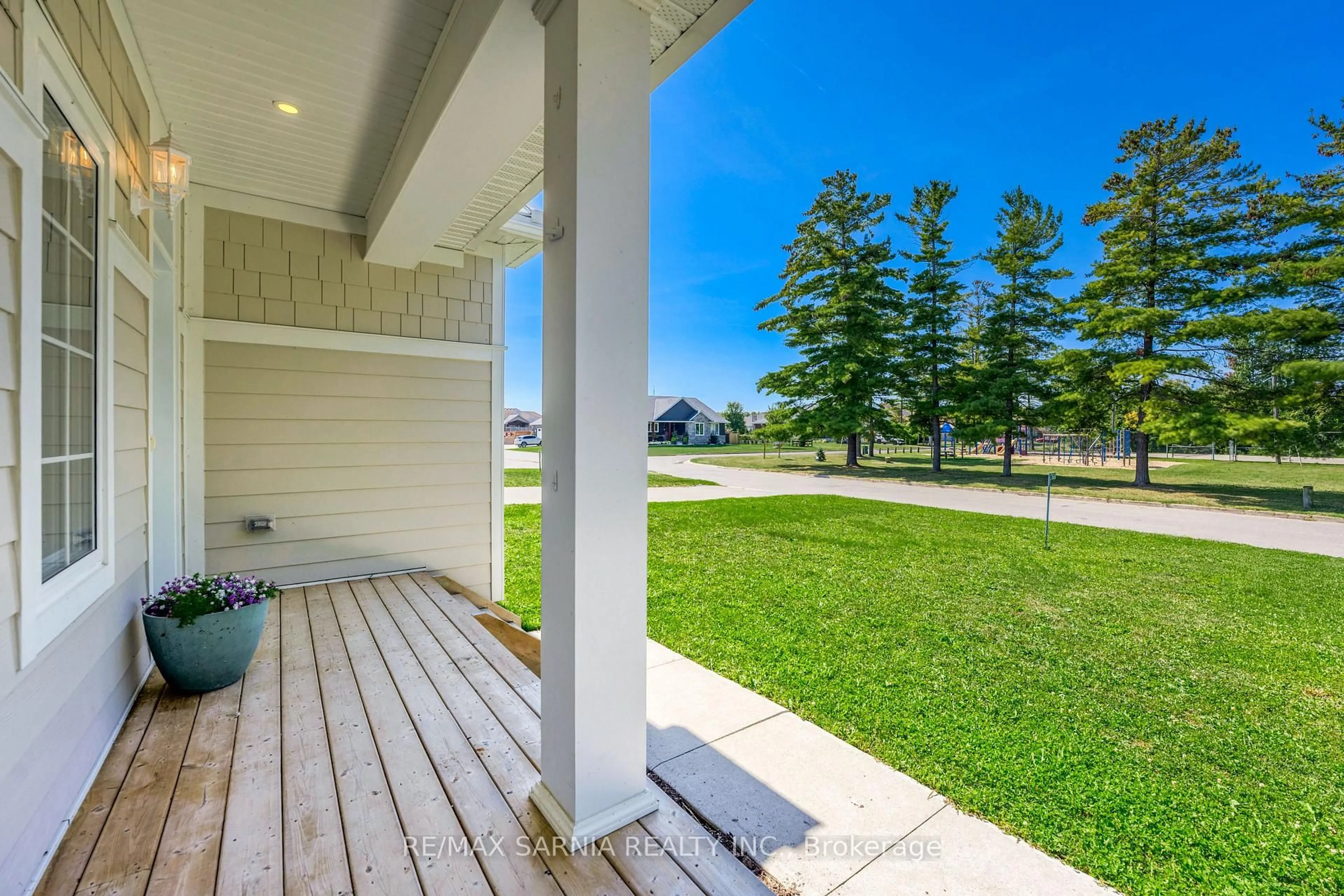 Patio, water/lake/river/ocean view for 7608 THOMAS St, Plympton-Wyoming Ontario N0N 1J0
