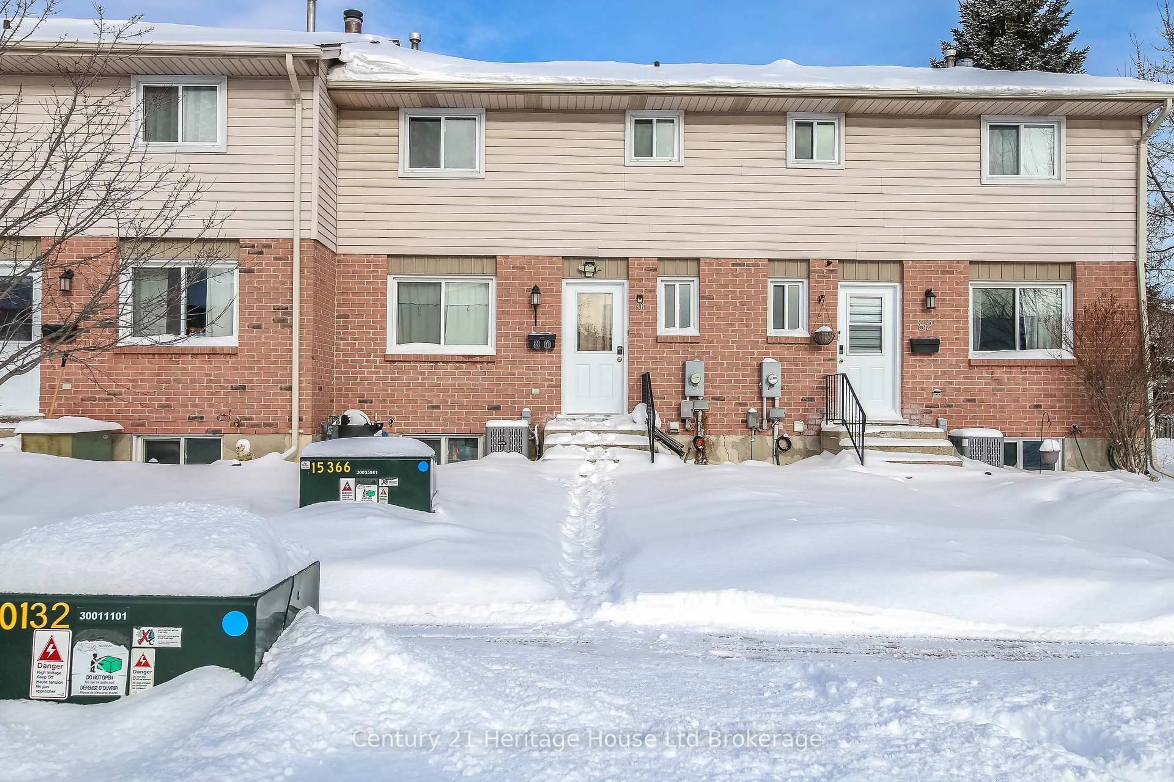 A pic from outside/outdoor area/front of a property/back of a property/a pic from drone, street for 80 Hiawatha Rd #43, Woodstock Ontario N4T 1R1