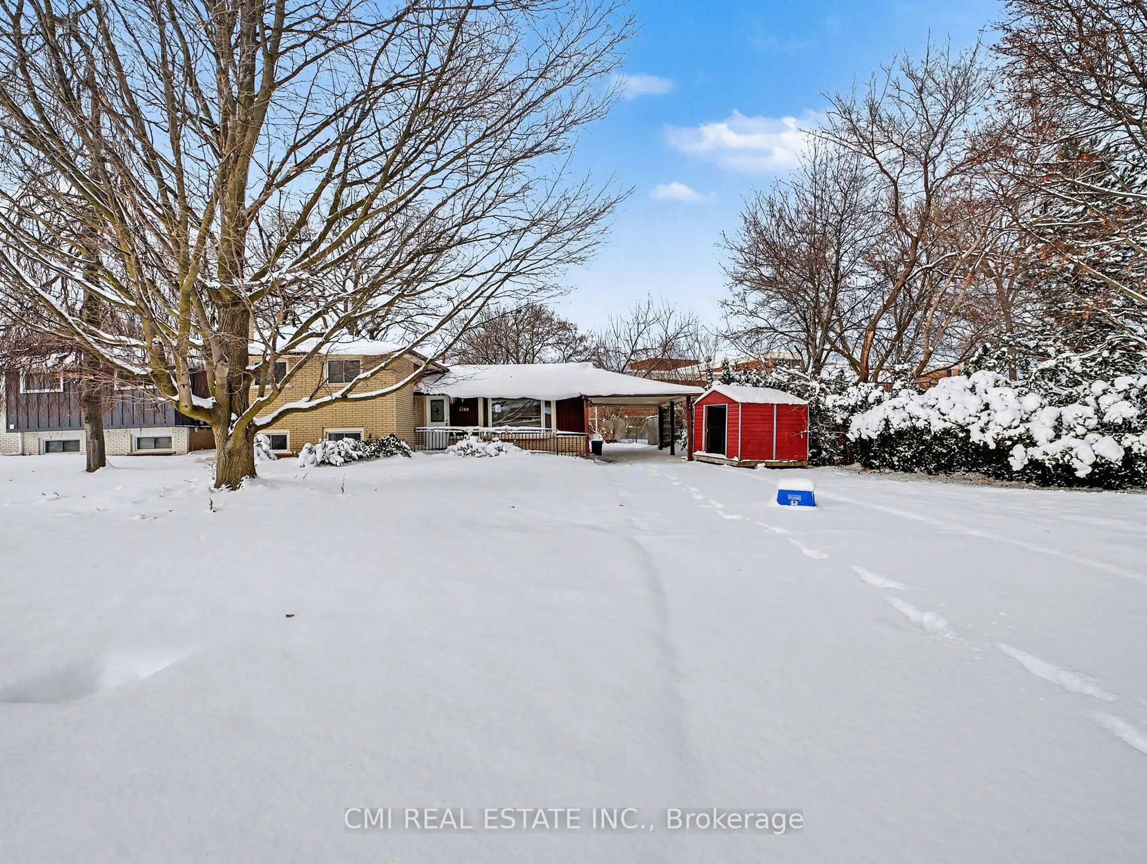 A pic from outside/outdoor area/front of a property/back of a property/a pic from drone, street for 4306 East Ave, Lincoln Ontario L3J 0N8