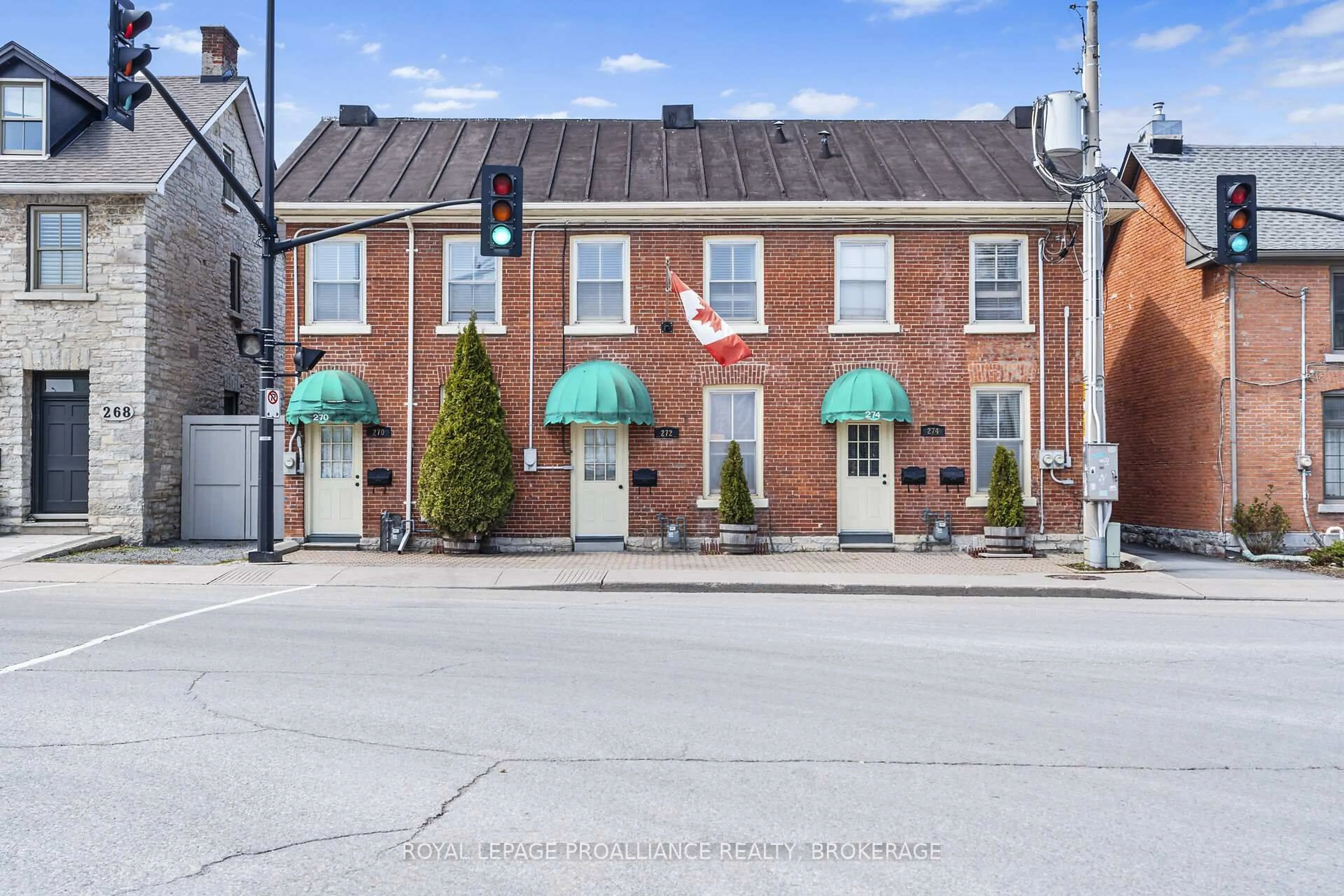 Patio, street for 272 Wellington St, Kingston Ontario K7K 2Z1