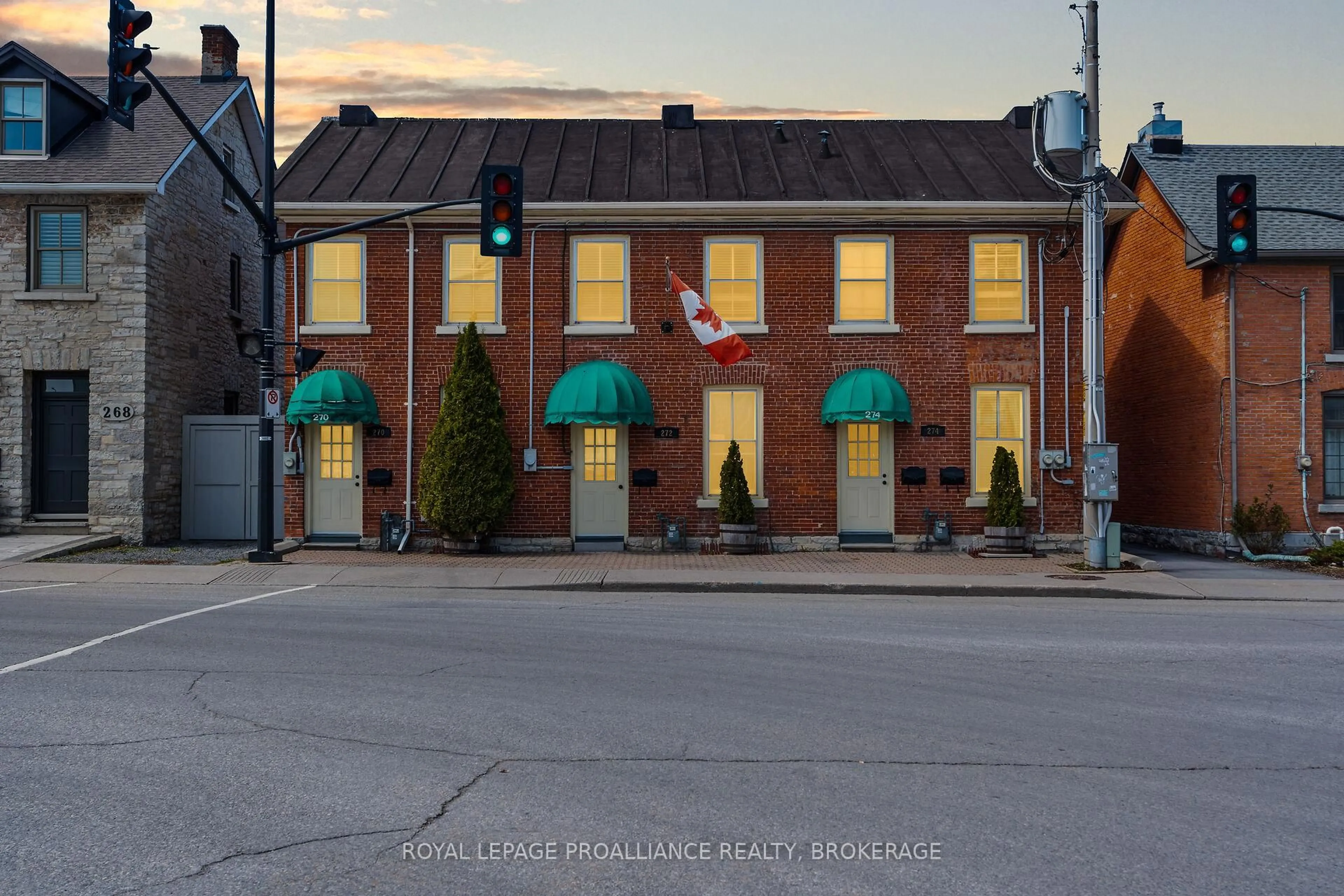 A pic from outside/outdoor area/front of a property/back of a property/a pic from drone, building for 272 Wellington St, Kingston Ontario K7K 2Z1