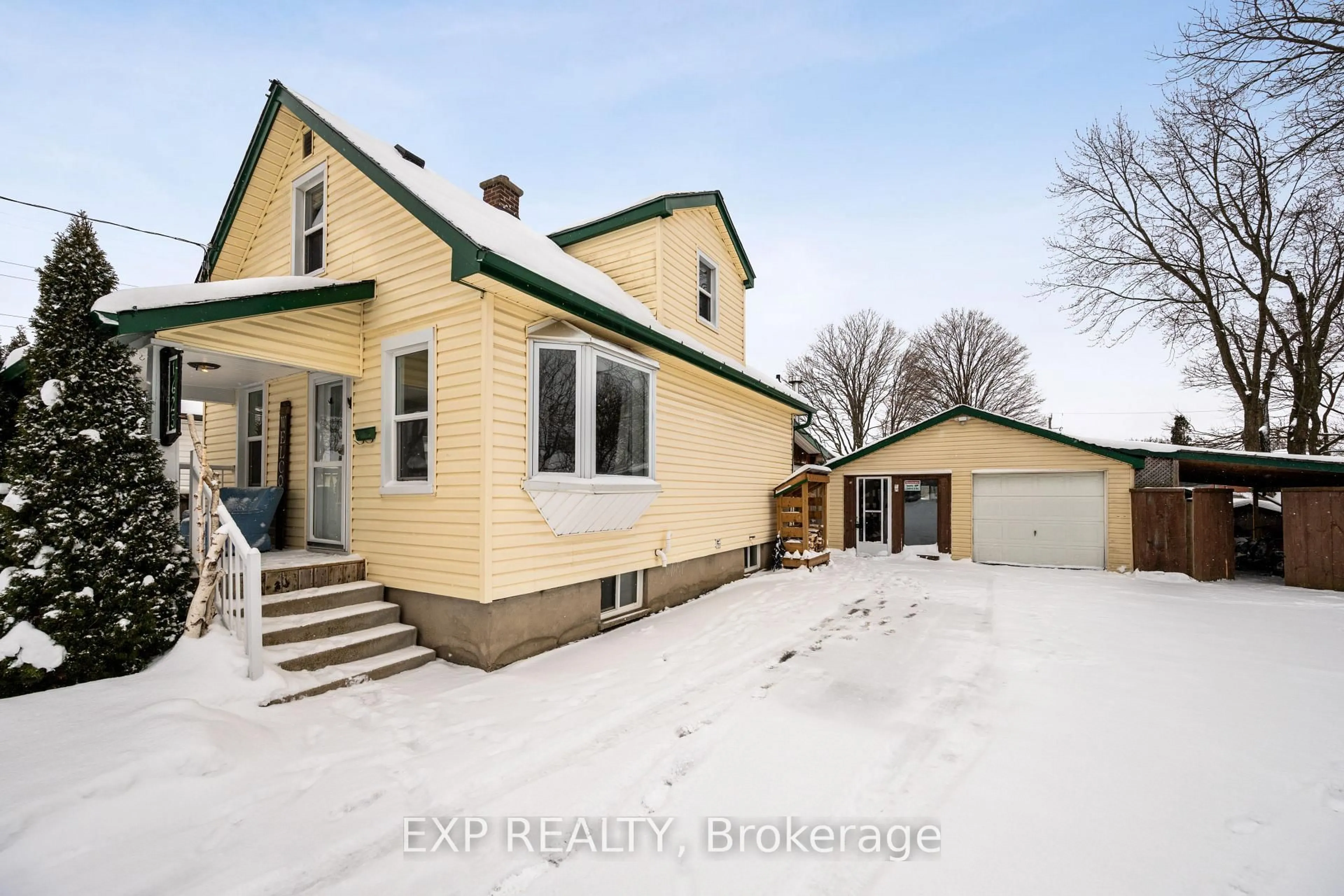 A pic from outside/outdoor area/front of a property/back of a property/a pic from drone, street for 1625 SCOTT St, London East Ontario N5W 2J4