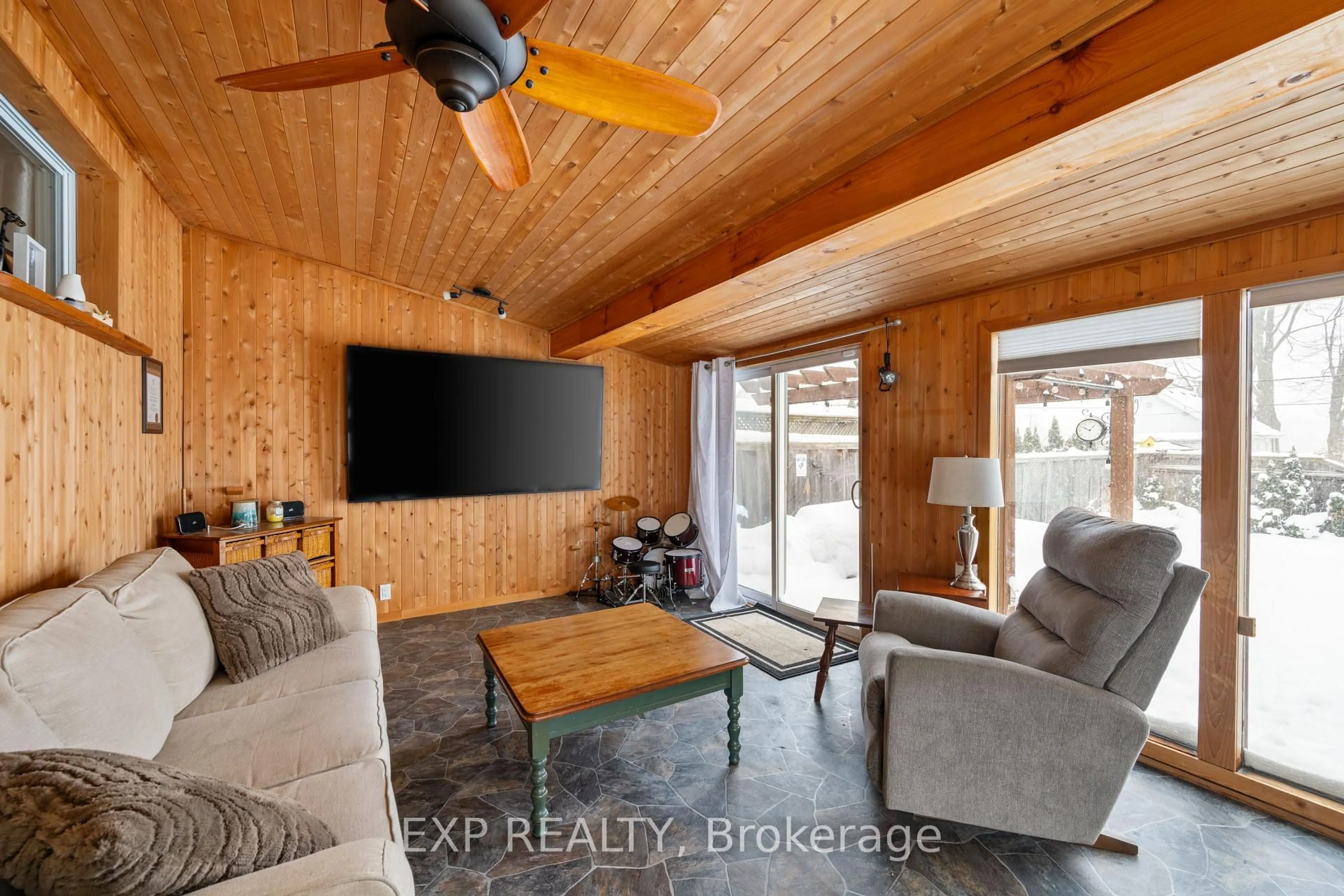 Living room with furniture, wood/laminate floor for 1625 SCOTT St, London East Ontario N5W 2J4