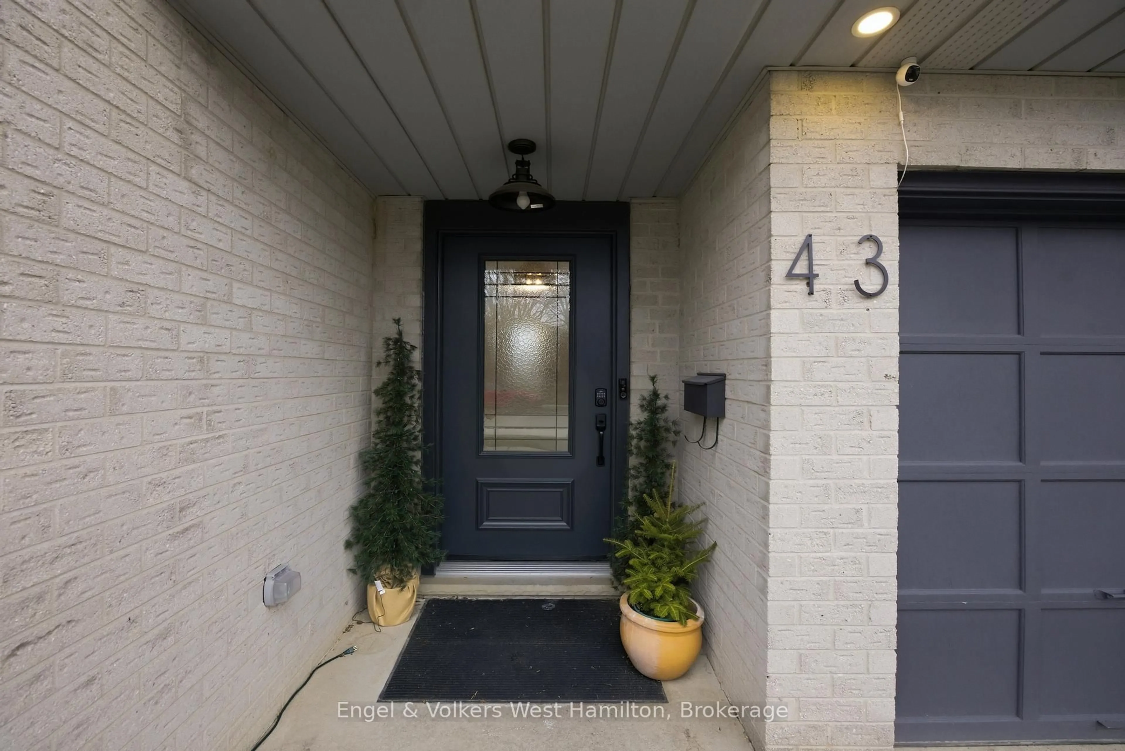 Indoor entryway for 43 Ludlow Cres, Brantford Ontario N3P 1V3