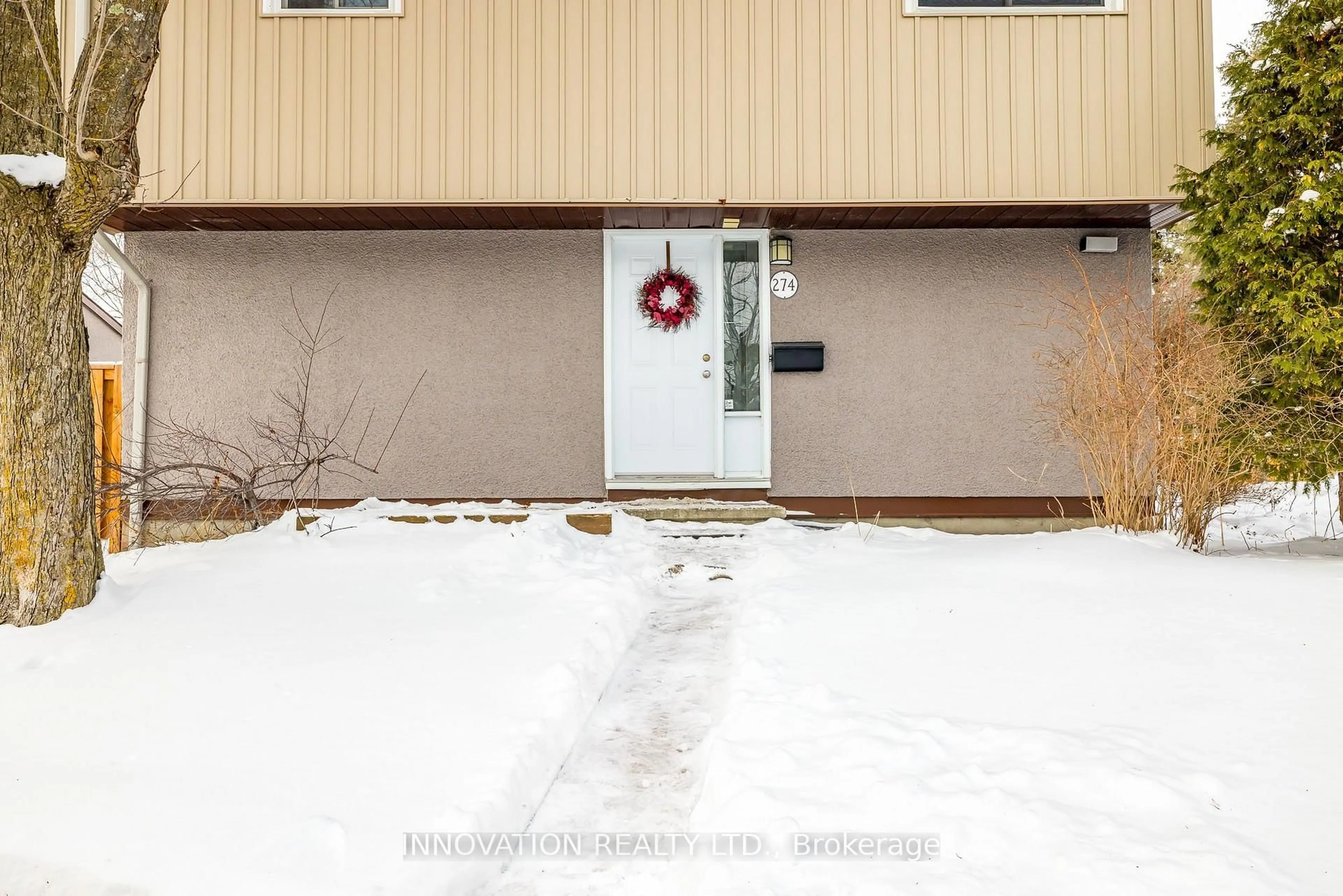 Indoor entryway for 274 Woodfield Dr, Ottawa Ontario K2G 3W9