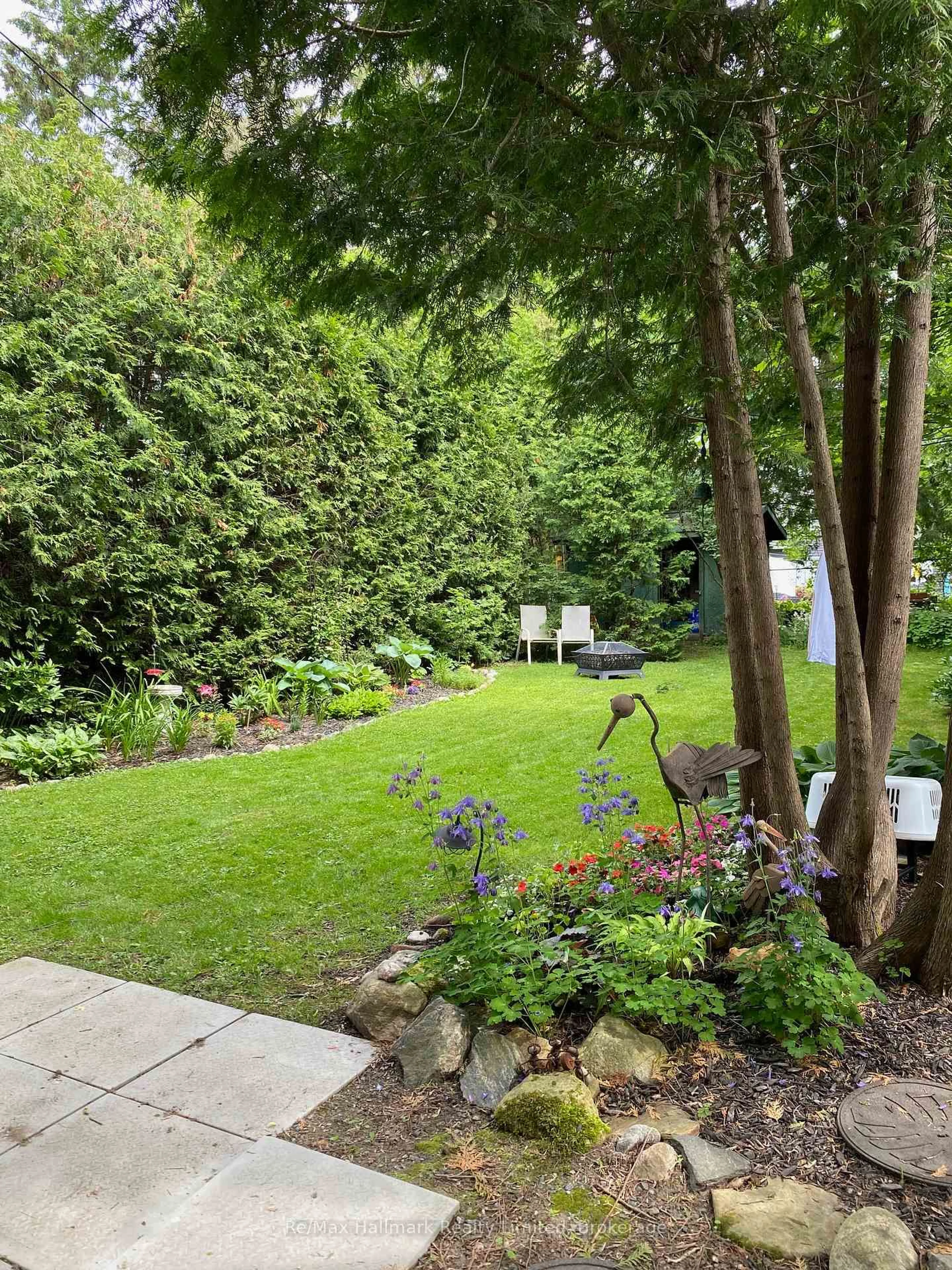 Patio, forest/trees view for 123 James St, Bracebridge Ontario P1L 2B6