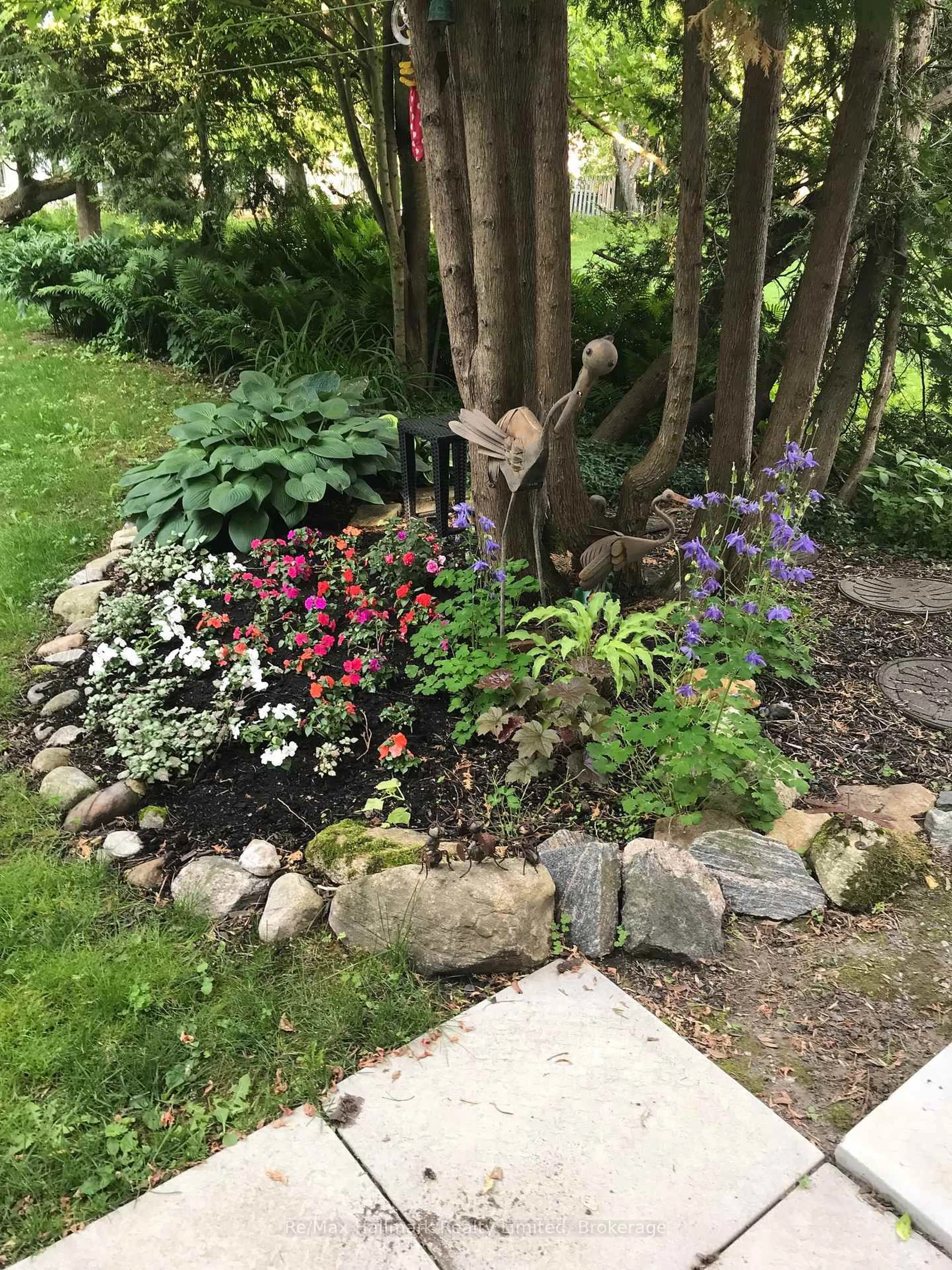 Patio, street for 123 James St, Bracebridge Ontario P1L 2B6