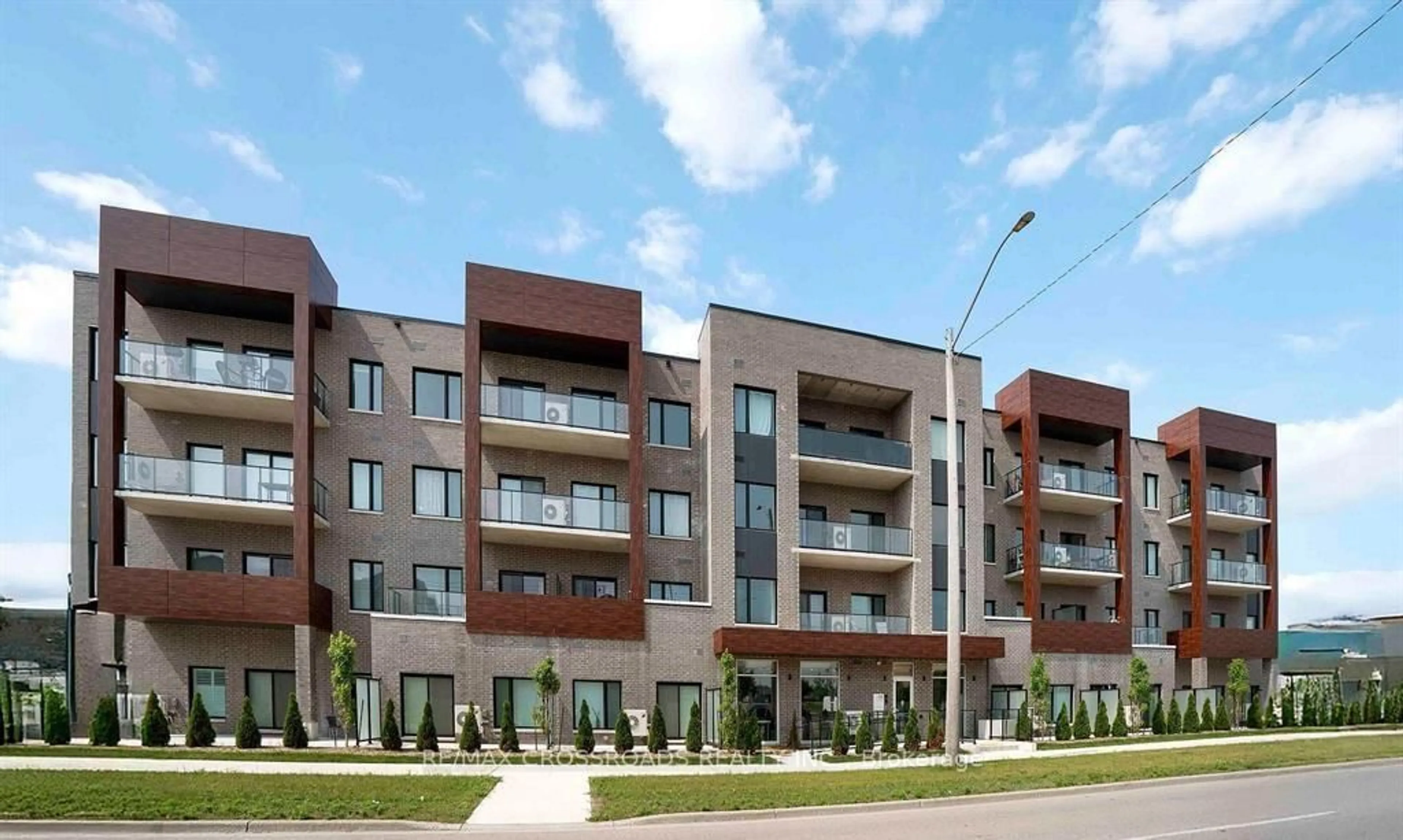 Home with brick exterior material, building for 408 Dundas St #308, Cambridge Ontario N1R 0E8