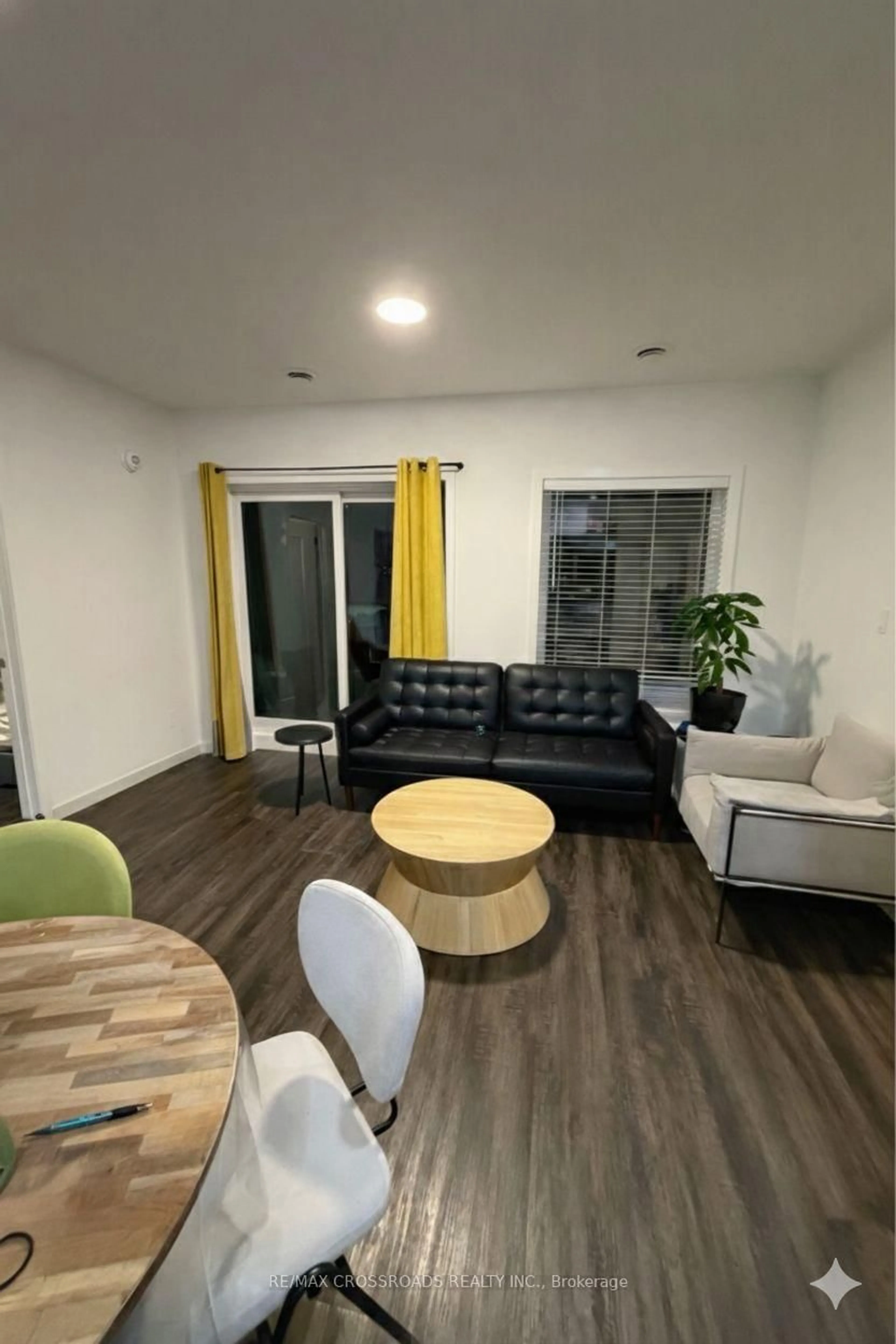 A pic of a room for 408 Dundas St #308, Cambridge Ontario N1R 0E8