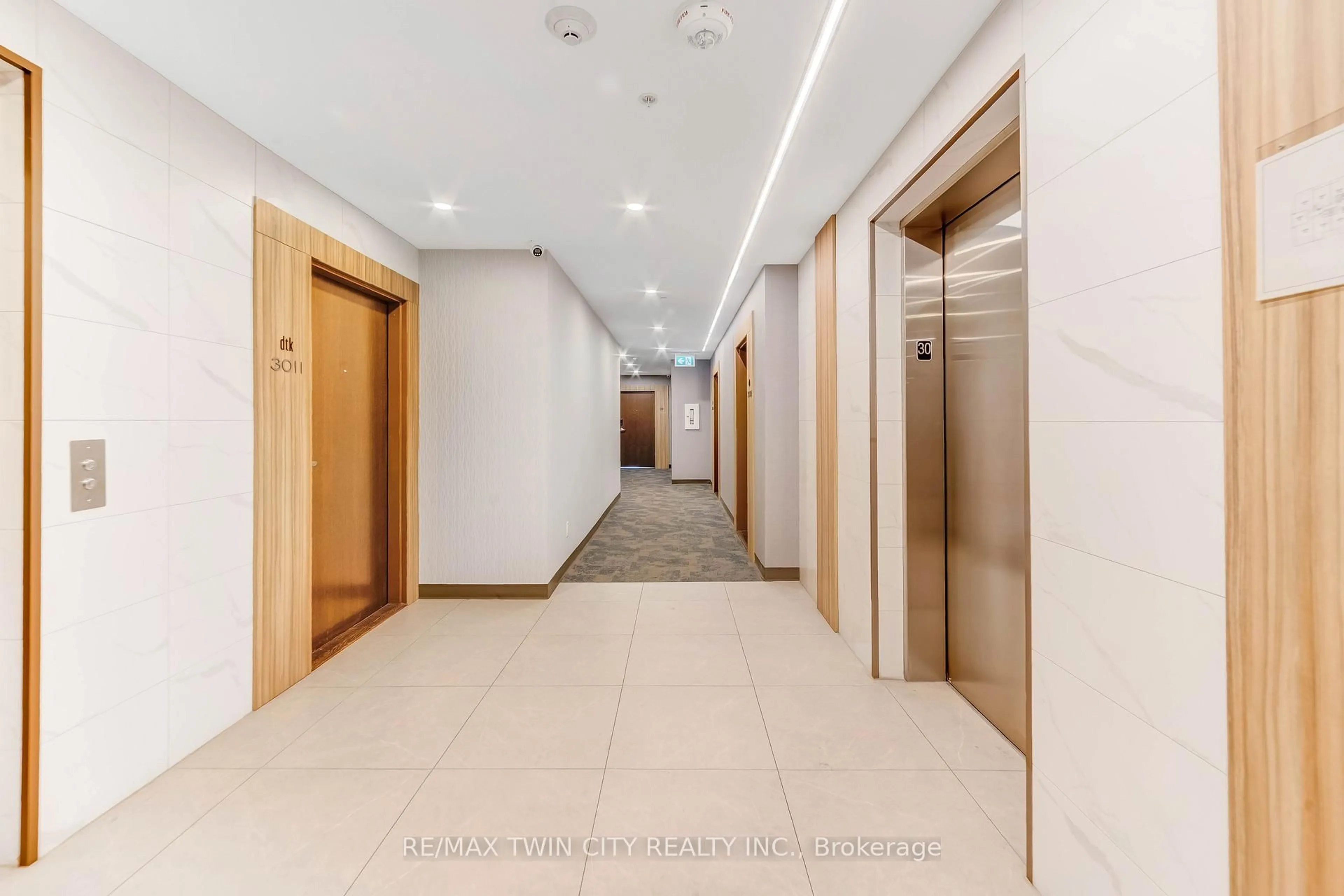 Indoor foyer for 60 Frederick St #3005, Kitchener Ontario N2H 0C7