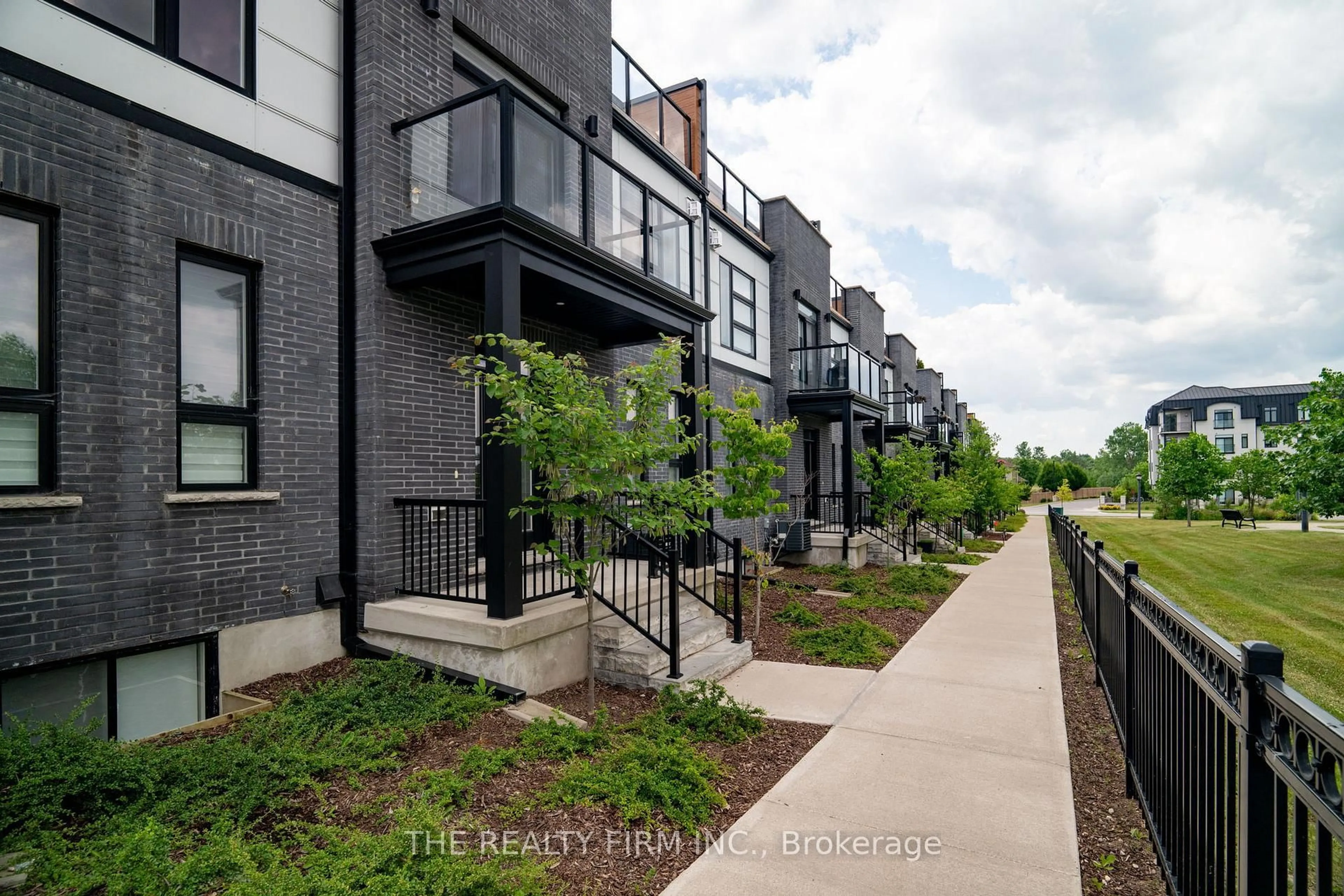 Unknown for 231 Callaway Rd #20, London North Ontario N6G 0M3