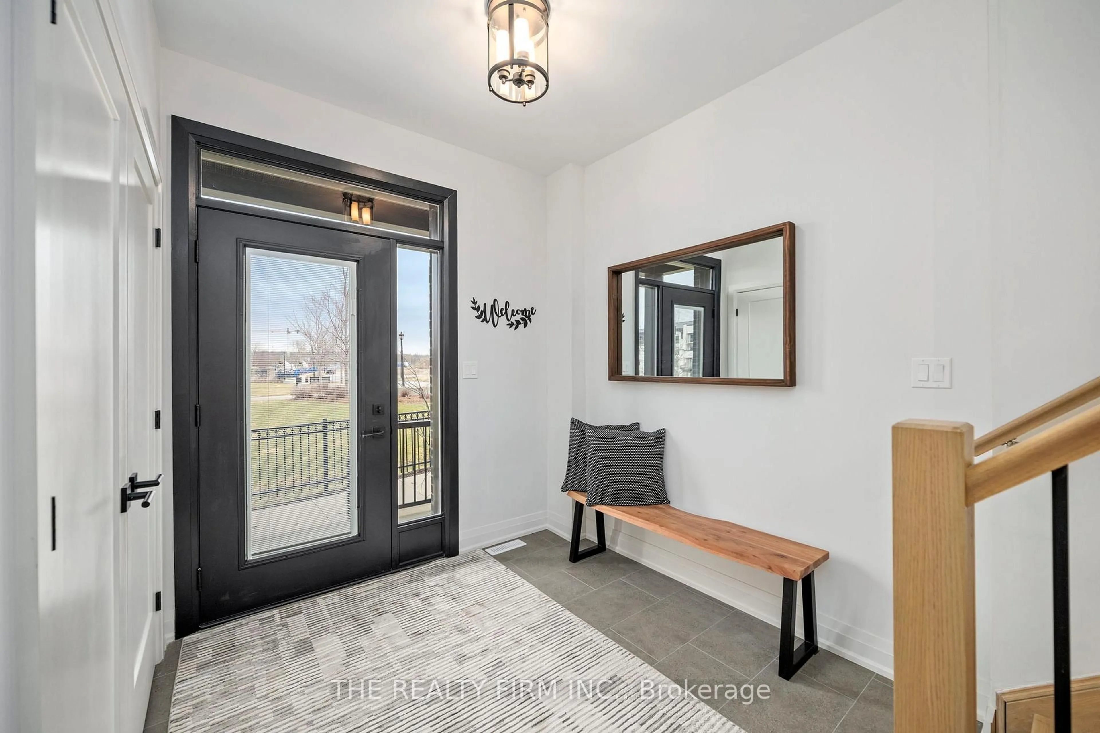 Indoor entryway for 231 Callaway Rd #20, London North Ontario N6G 0M3